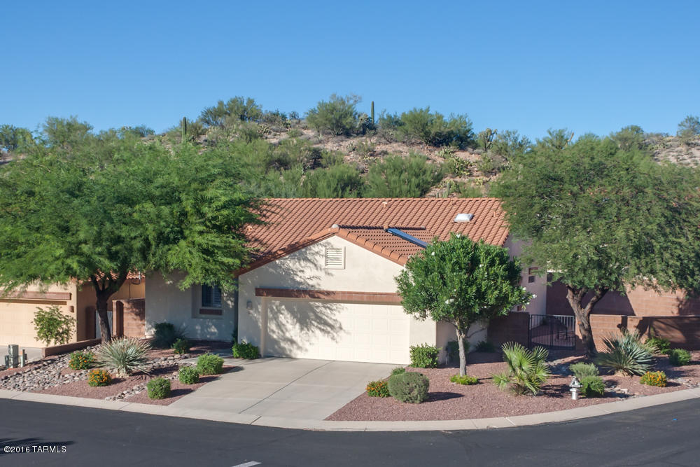 Time to come home to Window Rock at gated La Reserve community. Move in ready, a real charmer. Corner lot, lots of real appeal, good condition and amenities. Freshly painted, well maintained, has solar, really save on utility cost. Master/bathroom suite, walk in closet/powder room with adjacent office/den. The outside is a real retreat, boasts of two separate areas to entertain or relax the day away. Good size lot, one of the best on the block, good buffer for home and views of mountains. Truly a beautiful home and has a real flow.