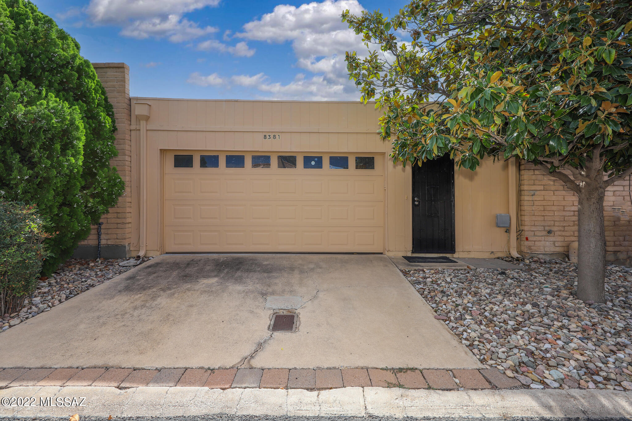 Charming 2 bedroom, 2 bathroom, townhome with a 2-car garage in Rolling Hills Villas! Large living areas, including a versatile office/den area, spacious bedrooms and small yard. Close to community pool and spa, golf, shopping, medical facilities and Loop access! Community also features a park and 'kiddie pool'.