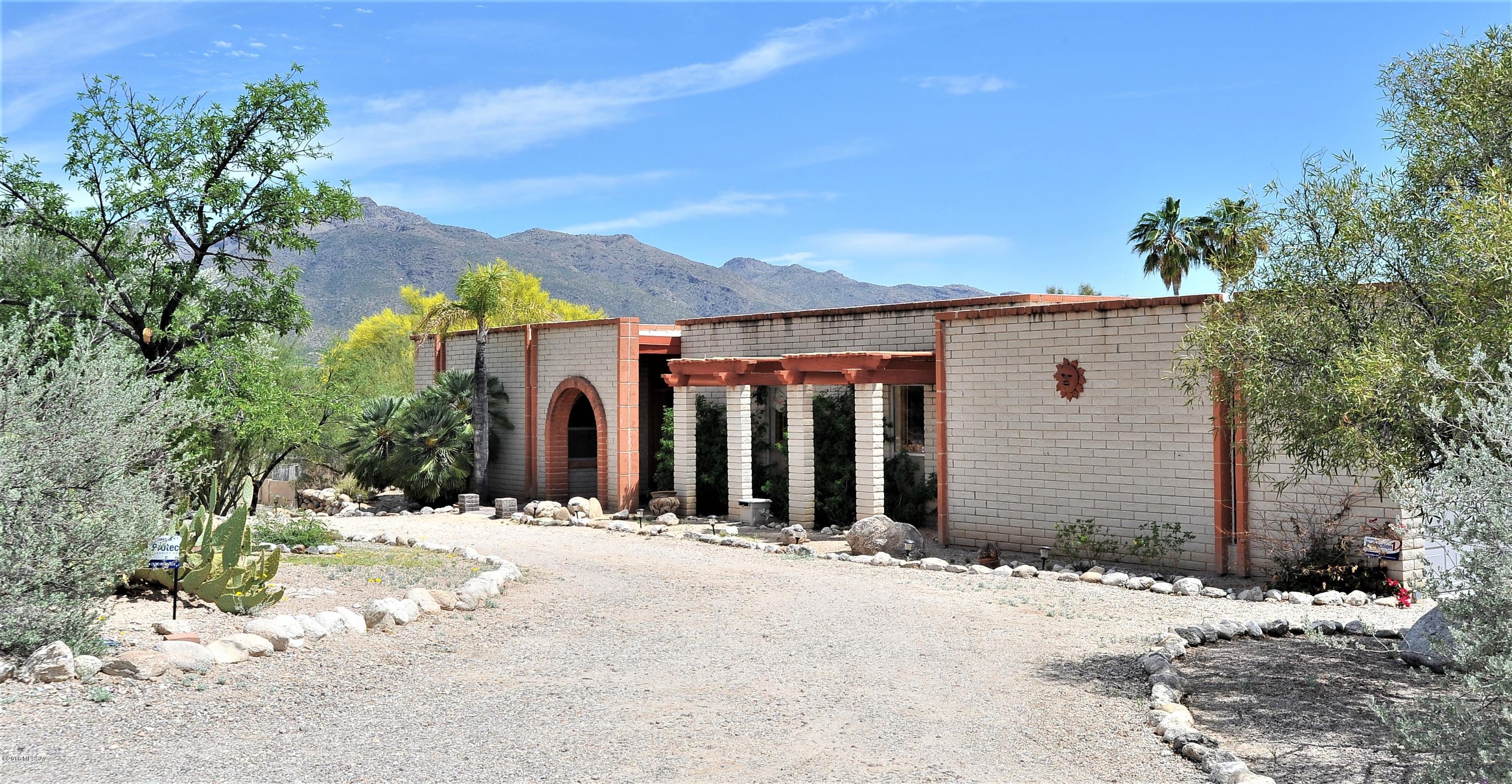 Seller will accept or counter offers #310,000-$325,000. Prime location at the entrance to Canyon Ranch, this split plan 3 bedroom is immaculately maintained and features awesome mountain views from the living room, spacious master bedroom and multi- tiered backyard. Kitchen boasts Talavera tile backsplash and stainless steel dishwasher and frig. Hallmark Roofing maintenance 4/16/18. A backyard to die for! Voluntary HOA provides access to Miller Park and Sabino creek.