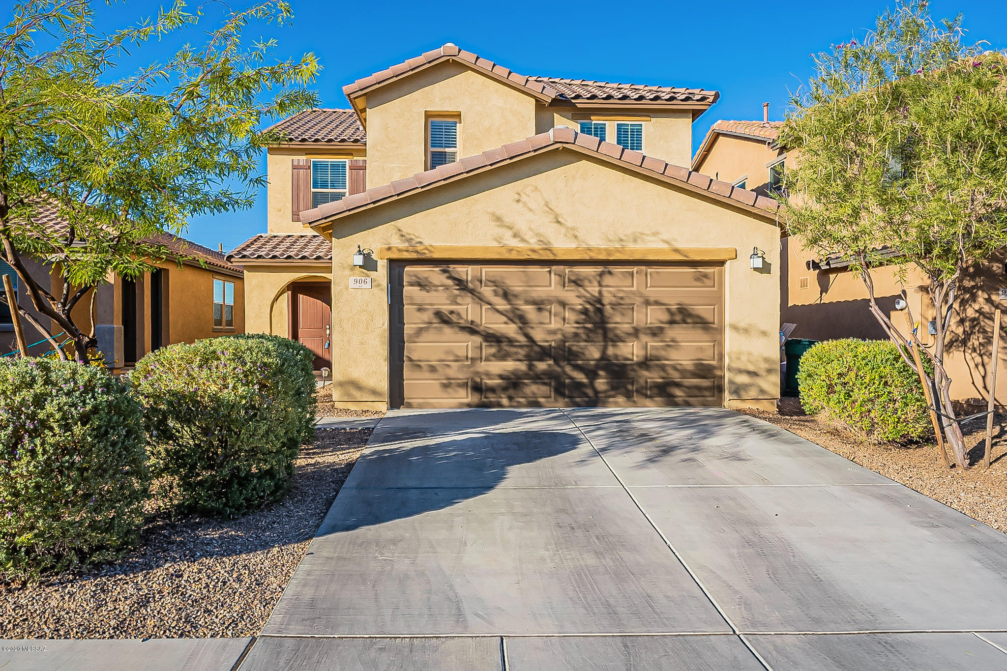 GREAT KB HOME, BACKS TO OPEN SPACE!
Award Winning Rancho Sahuarita, 4 BDRM plus Main Floor Office/Den/Studio or Legal 5th BDRM. 3BA Open Floor Plan,  Views of Mountains throughout, Huge GR w/Dining Area next to a Fabulous Gourmet Kitchen, Granite, SS, Gas Cooktop, Wall Ovens, Two Pantries, SS Apron Sink, Laundry off Kit/Primary Suite is Enormous/Bath has Dual Sinks, Exec Hgt Counters, SoakingTub &,Shower. Sit on the Patio with Friends & Neighbors and Enjoy all the Amenities of a Beautiful Master Planned Community with Pools, Spas, Fitness, Lake, Water Park and Activities Galore. Close to Shopping,  Fantastic Schools, and Medical.
RELAX...This is Life in the Sonoran Desert!