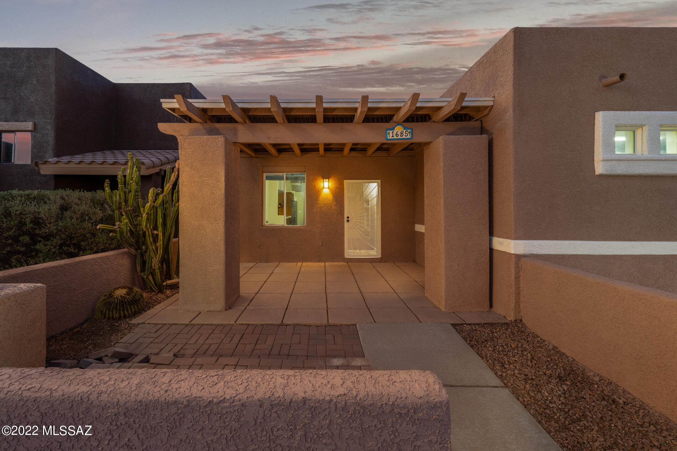 Las Montanas (1-56) - Residential
