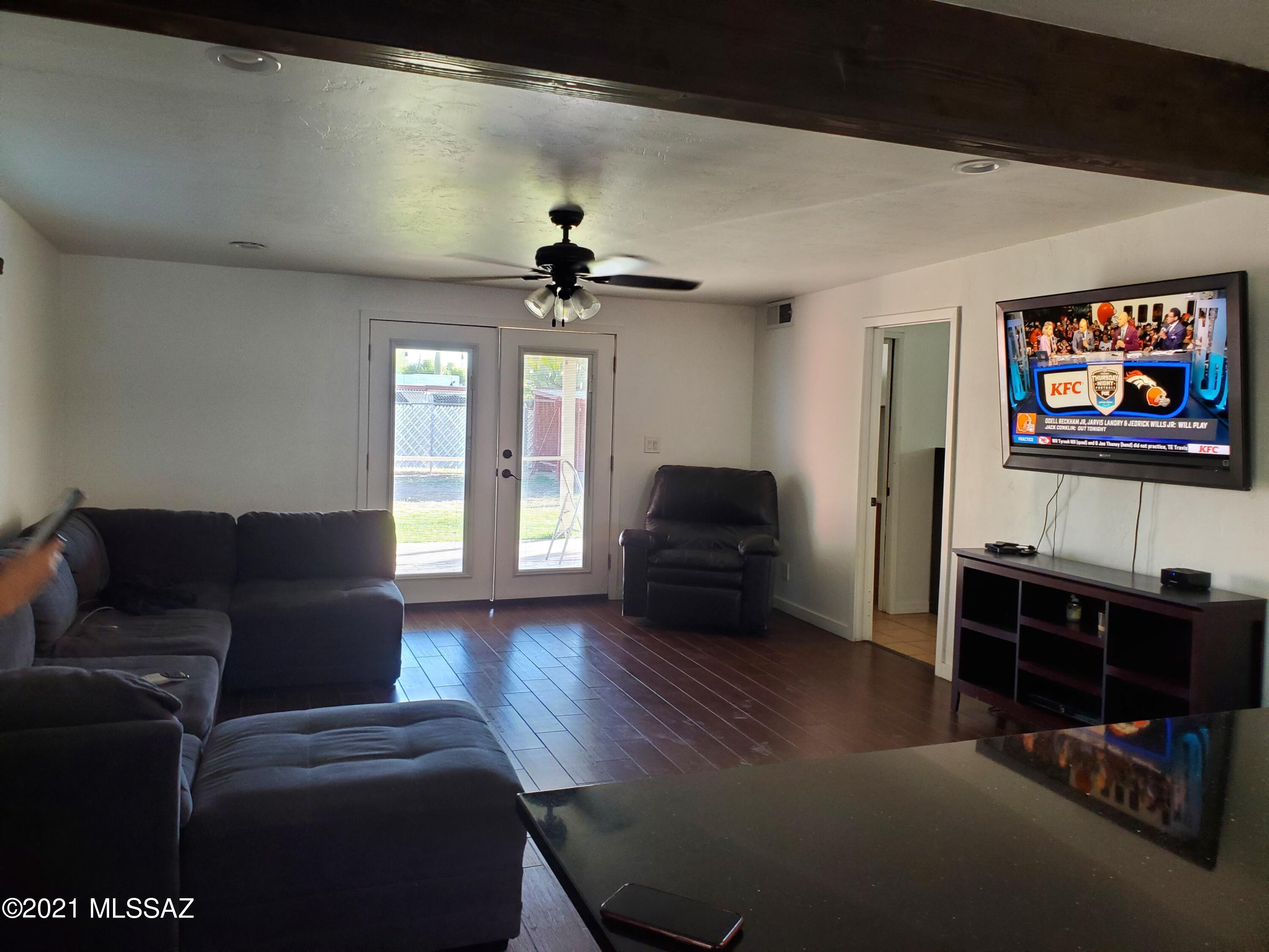 Country Club Manor - Residential