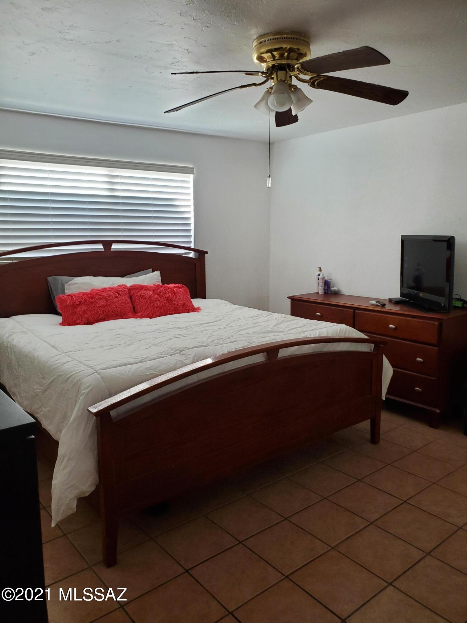 Country Club Manor - Residential