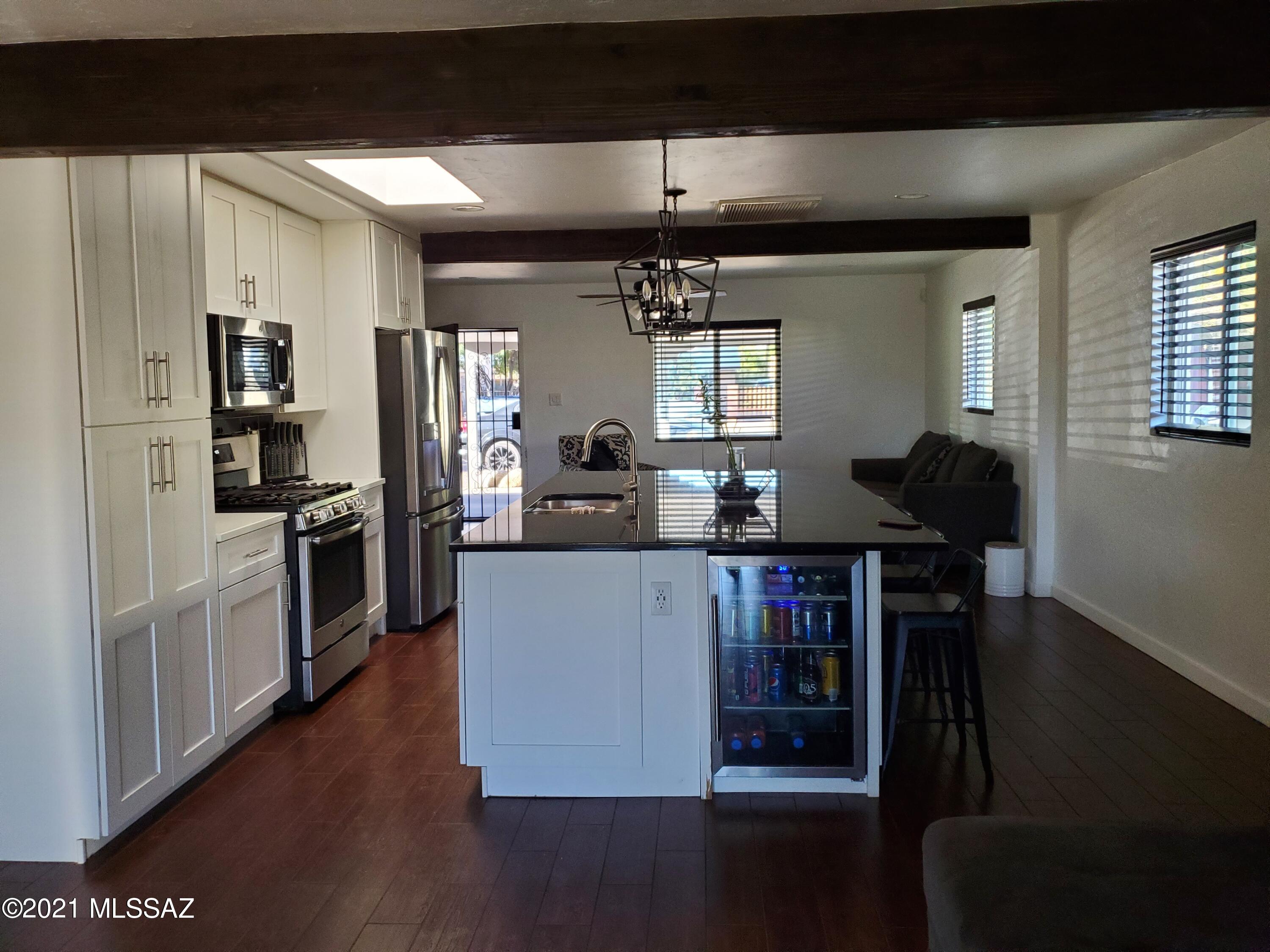 Country Club Manor - Residential