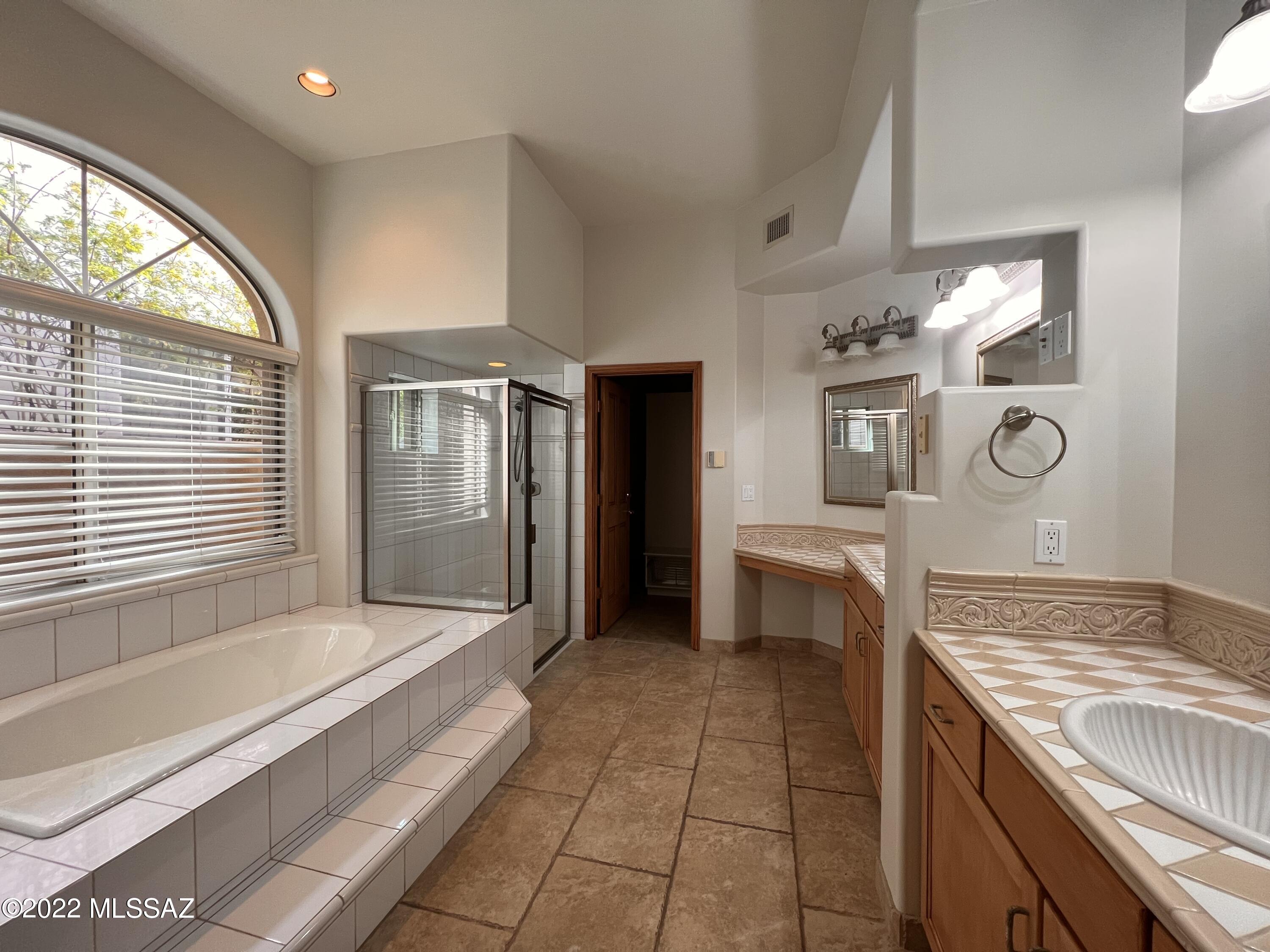 Ventana Canyon Estates (1-63) - Residential Lease