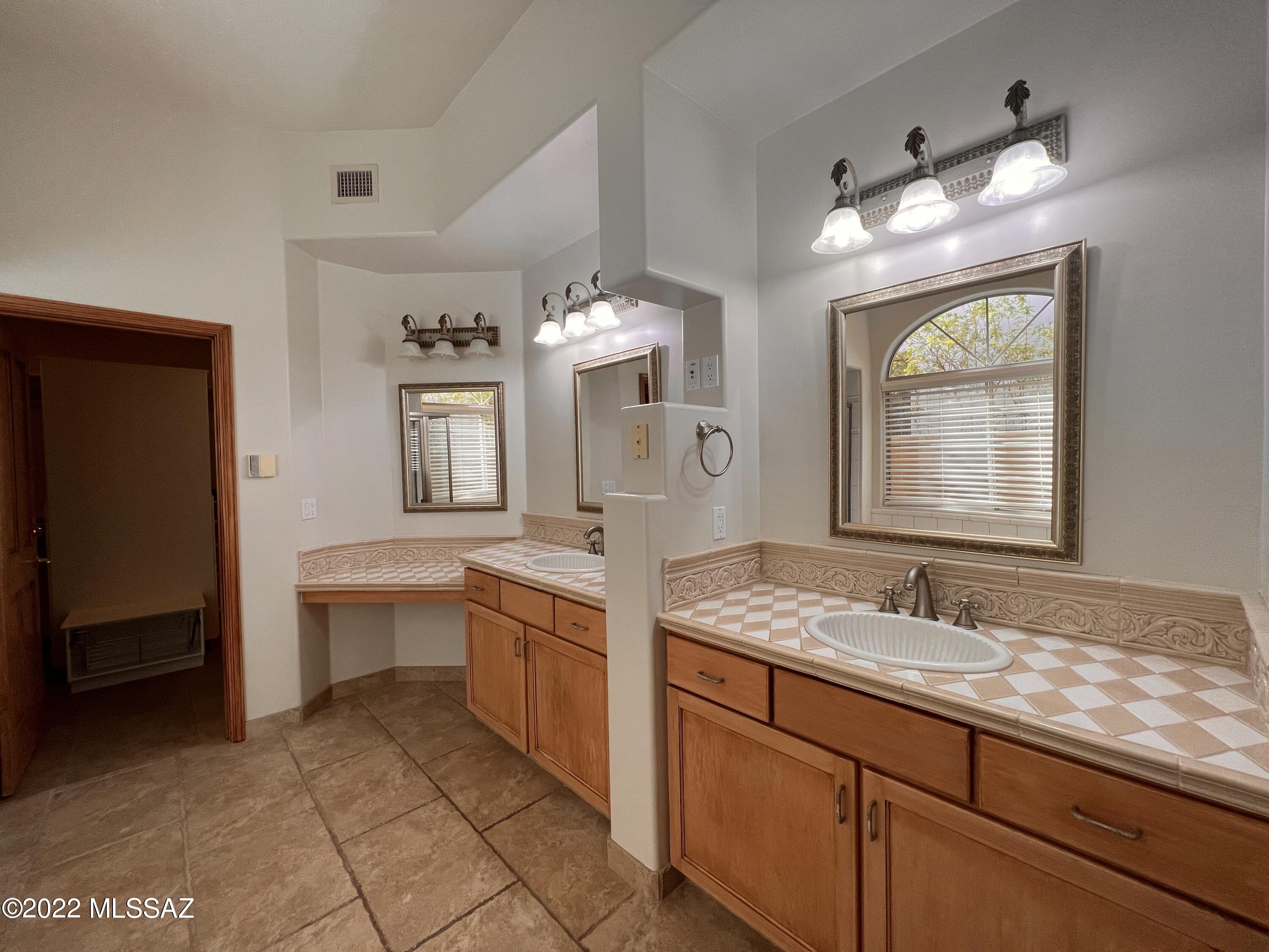 Ventana Canyon Estates (1-63) - Residential Lease