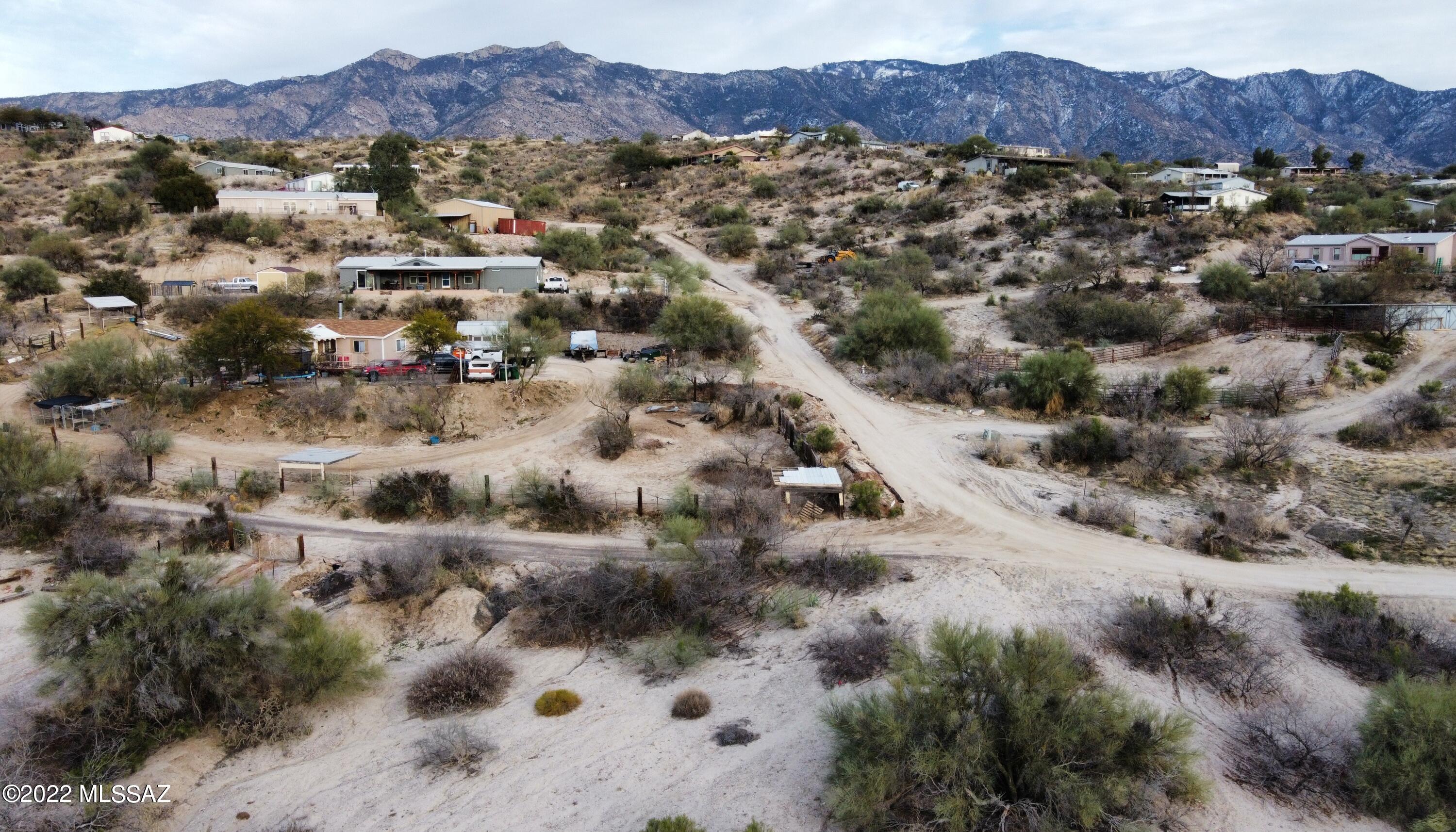 1 acre lot with peaceful desert setting, magnificent Catalina Mountain views and gorgeous star lite night. Approximately 2 miles from the nearest grocery store and just a short distance to Catalina State Park