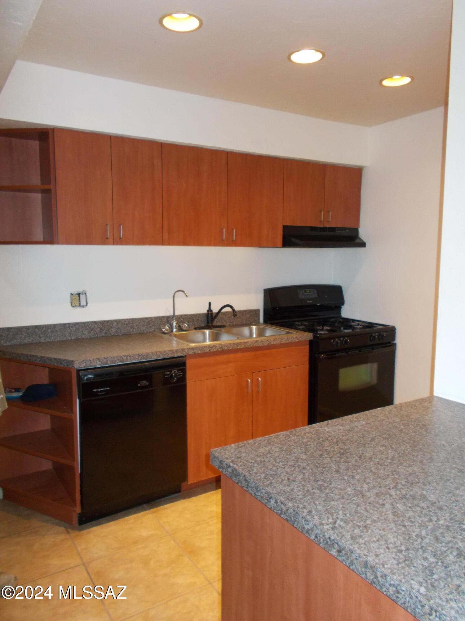 Royal Alvernon Condos. - Residential