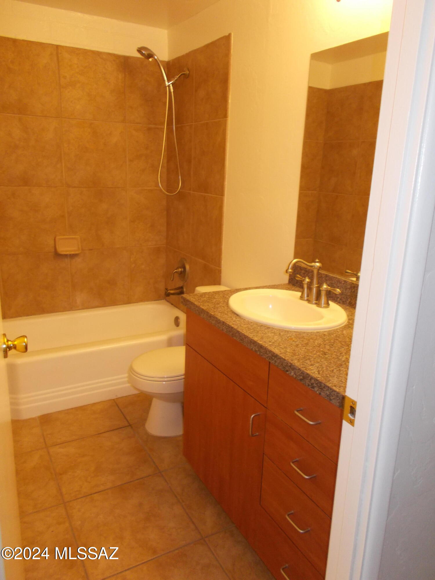 Royal Alvernon Condos. - Residential