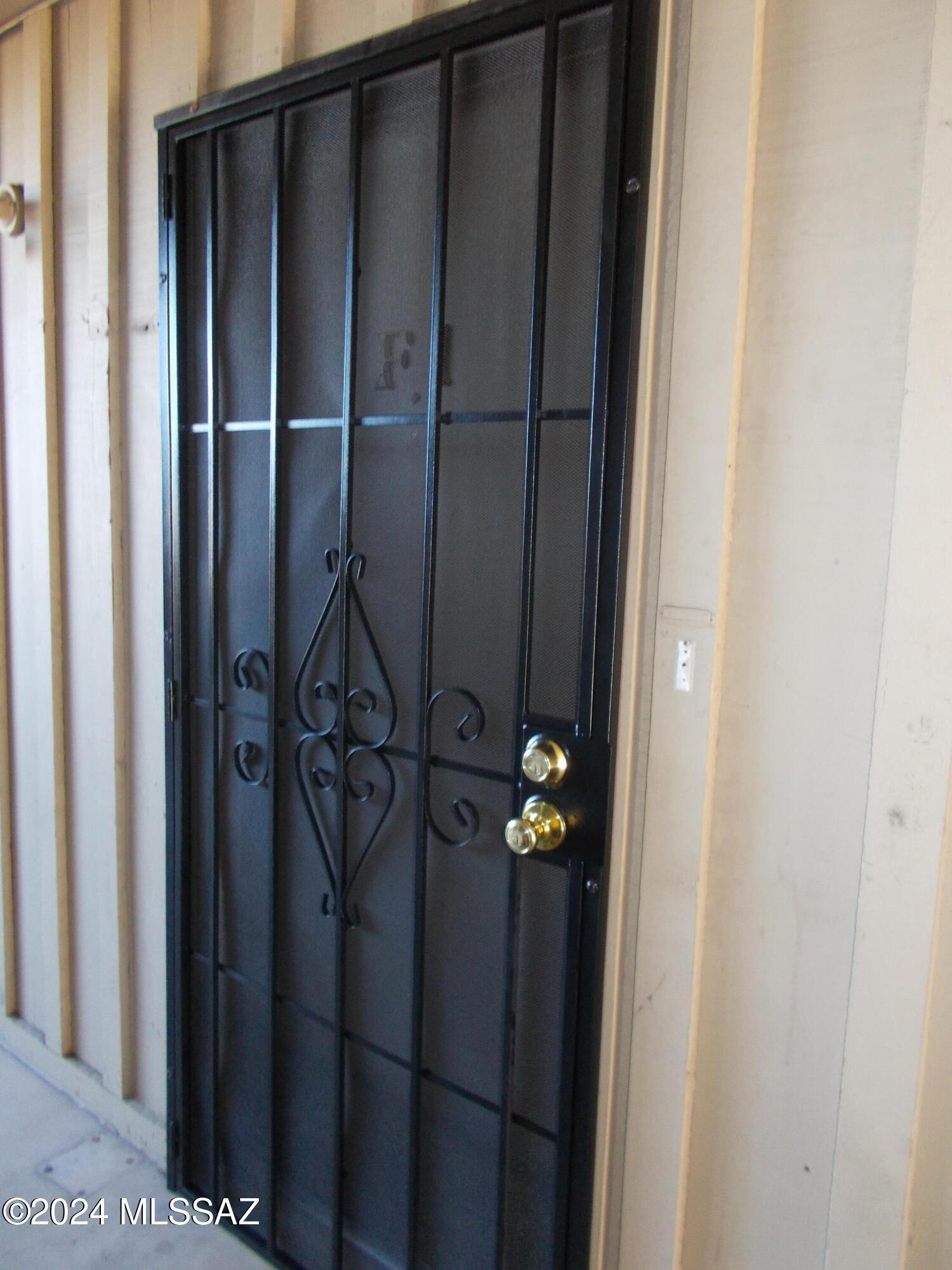 Royal Alvernon Condos. - Residential