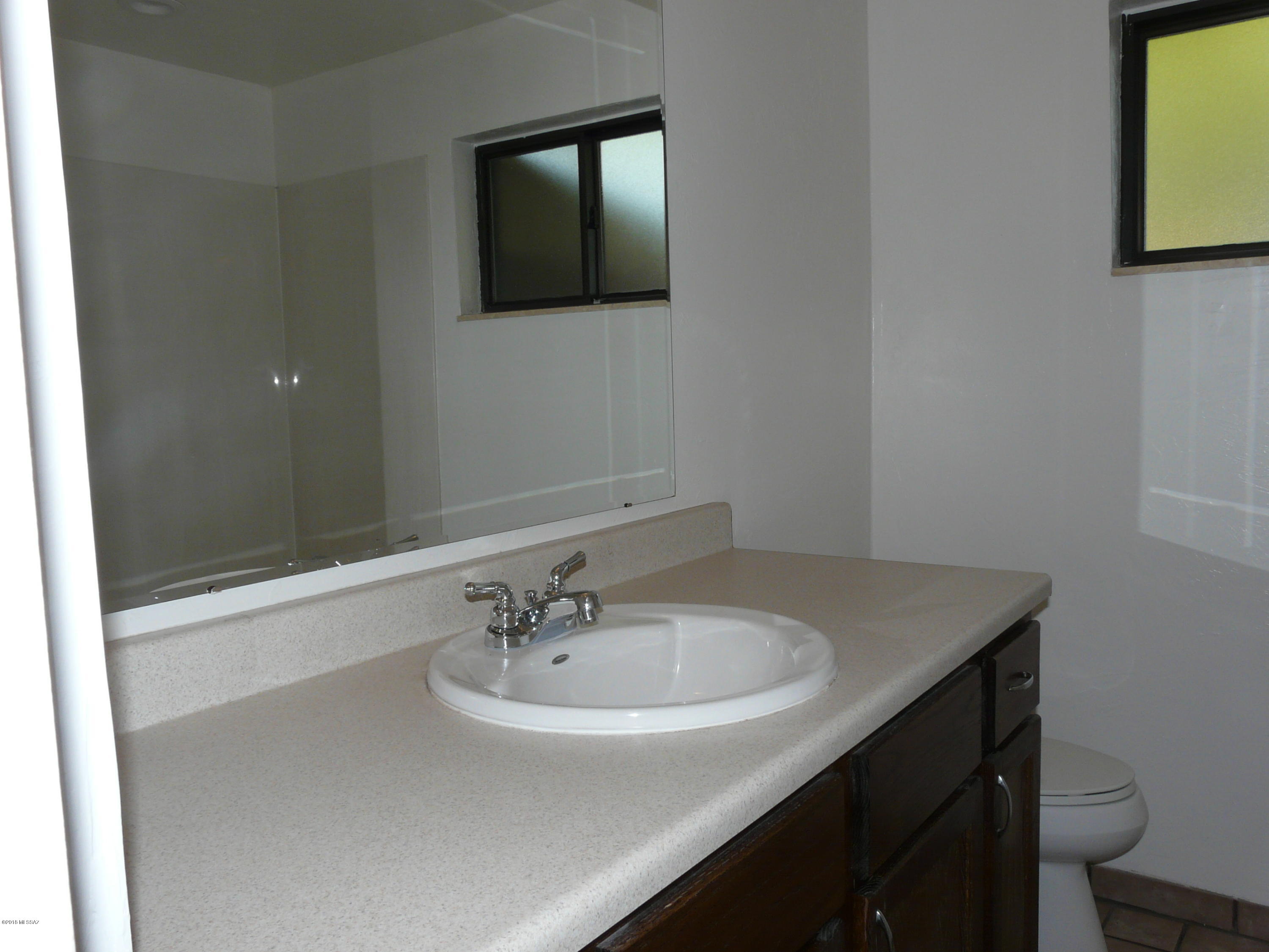 Madson Manor - Residential Lease