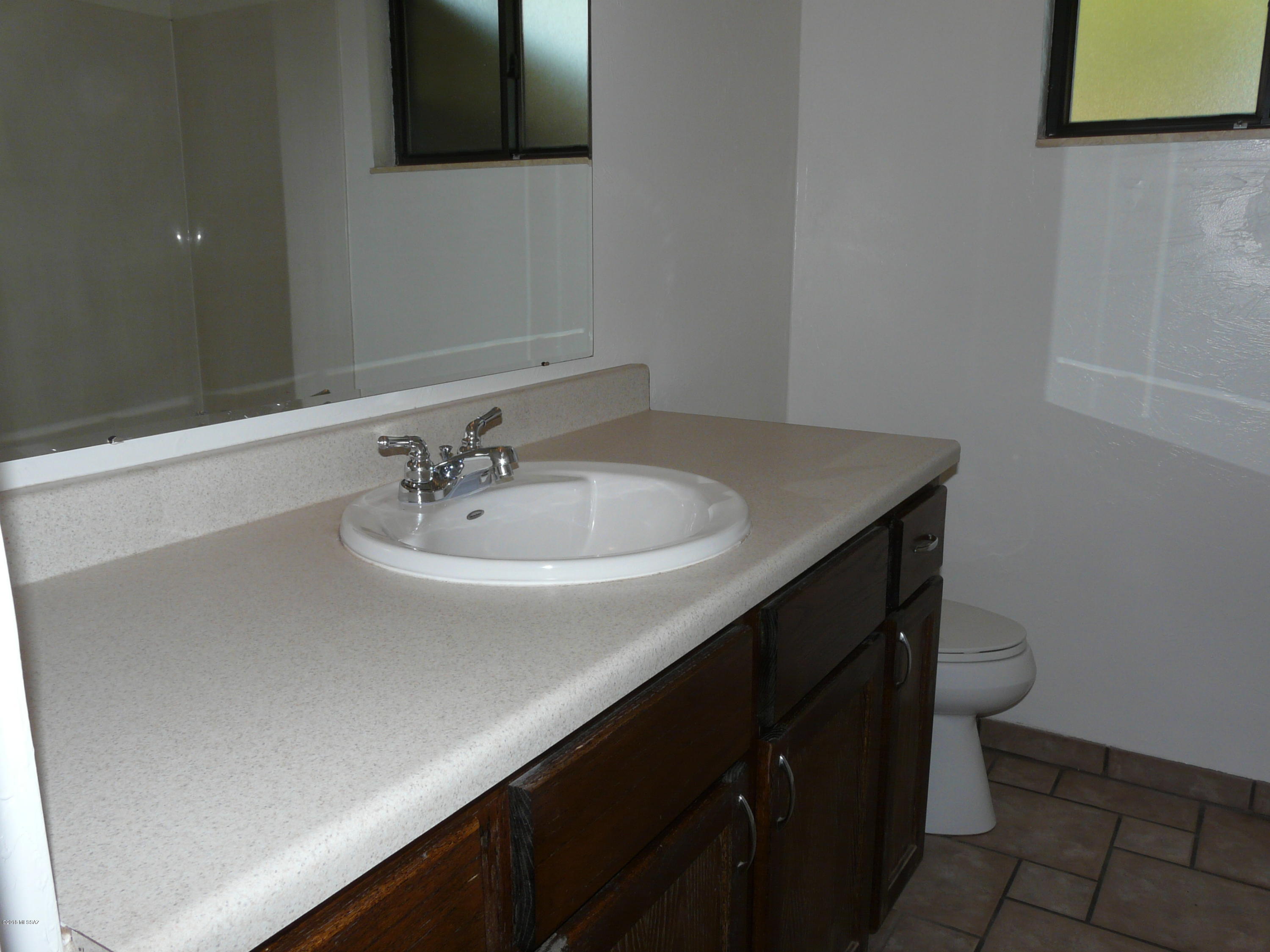 Madson Manor - Residential Lease