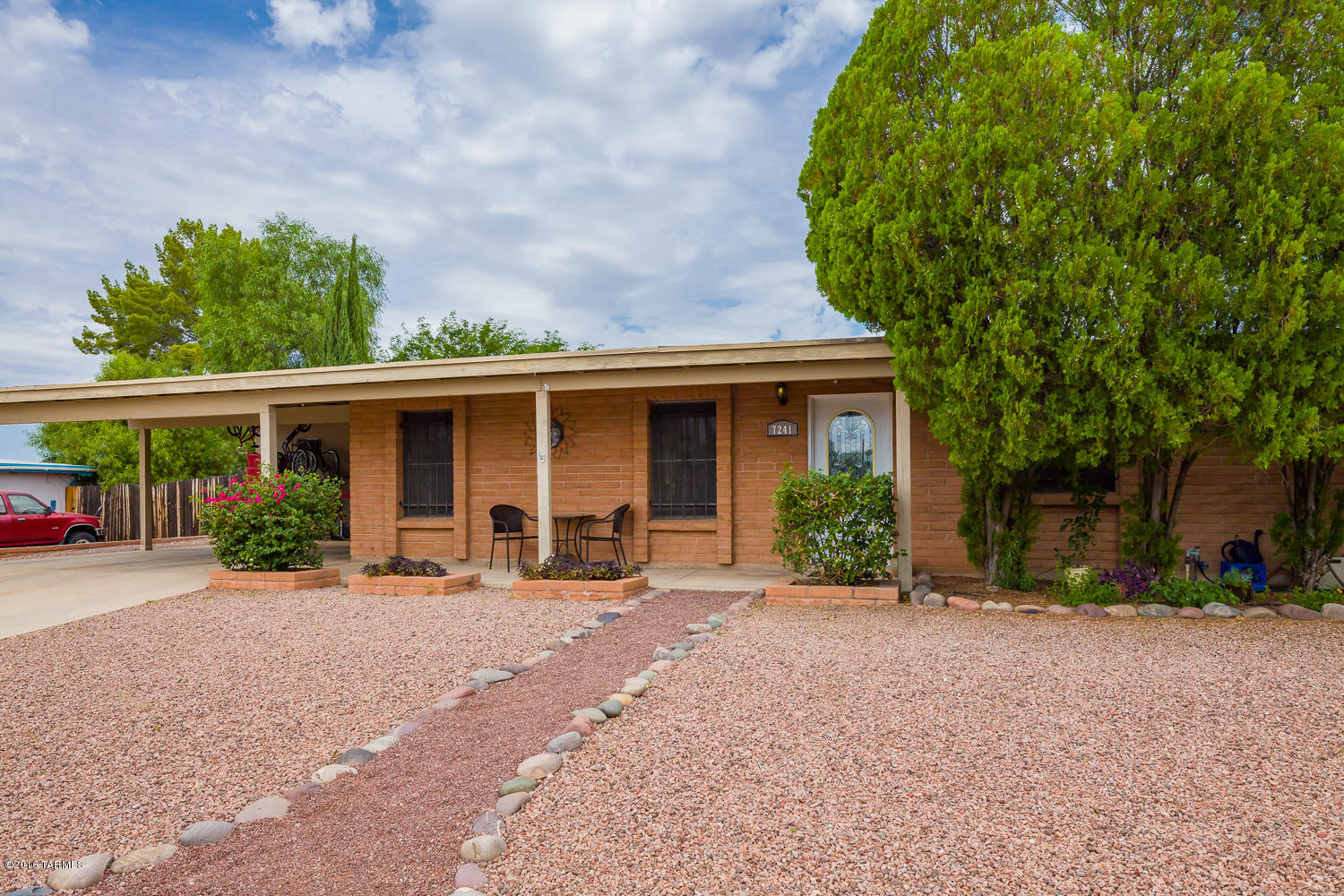 This house has everything you could need. Sparkling pool, artificial turf, large yard, ceramic tile everywhere except the bedrooms, large kitchen and more. Must see to appreciate. Make
this home yours today!
