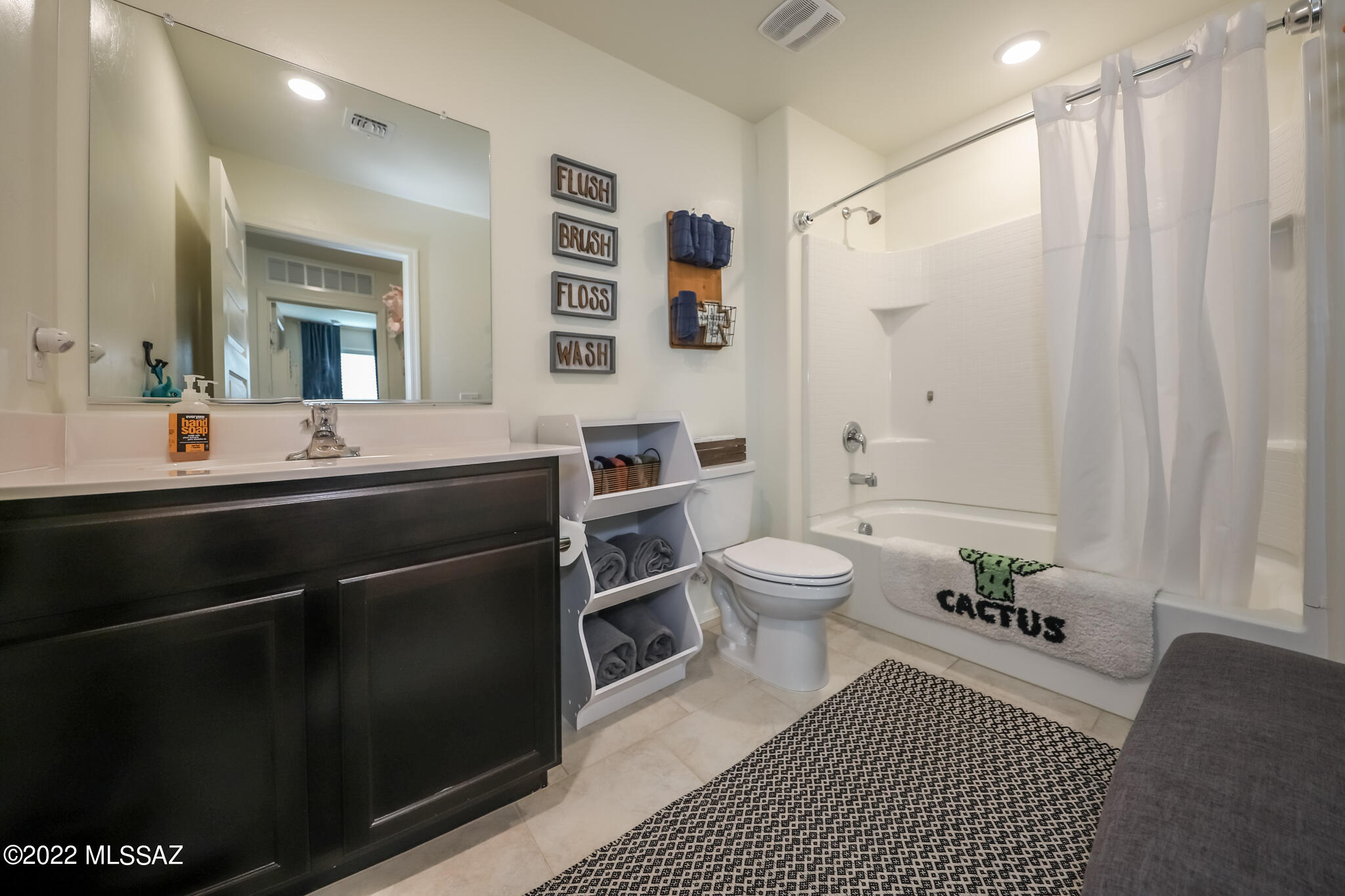 Saguaro Bloom SQ20180540069 - Residential