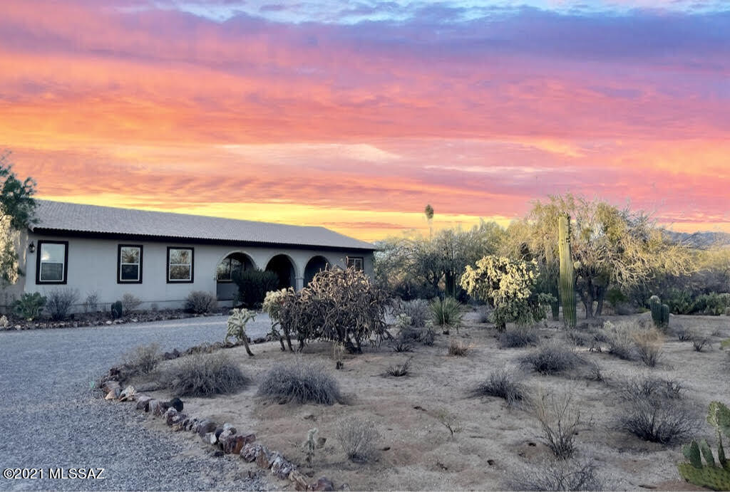 This Spacious and Welcoming Suburban Ranch Custom Home in the Northwest Tucson suburbs is waiting for you. Nestled within your own private desert oasis surrounded by panoramic mountain views, 2902 W Oasis is an outdoor lover's dream. Raise horses in your own well maintained corral or invite guests to visit in their own detached 400 sq ft guest house. You will have a beautiful 3.35 acres of fenced in Arizona paradise. Full RV Hookups and NO HOA!! All that's missing is you.