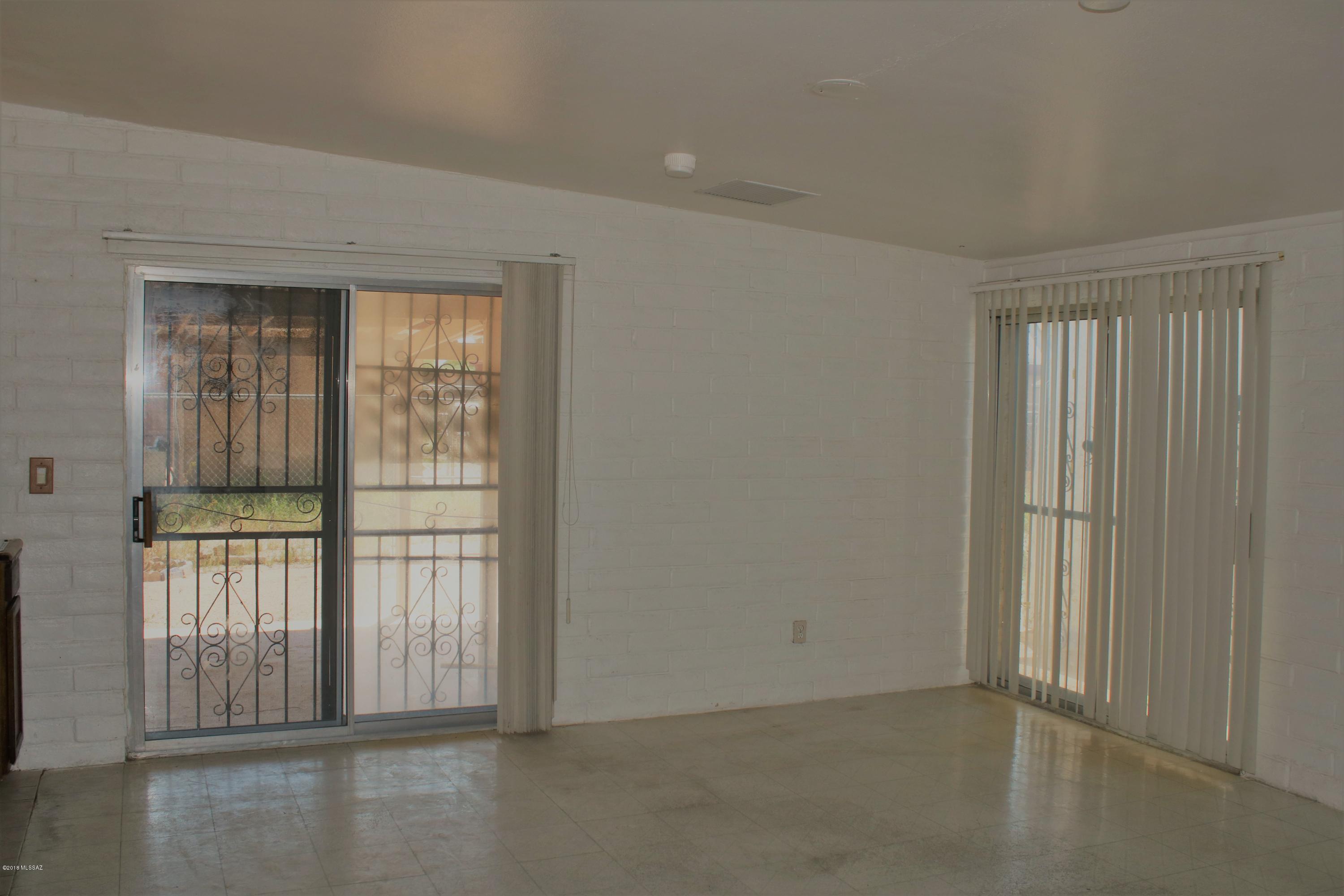 Mission Manor NO. 5 - Residential