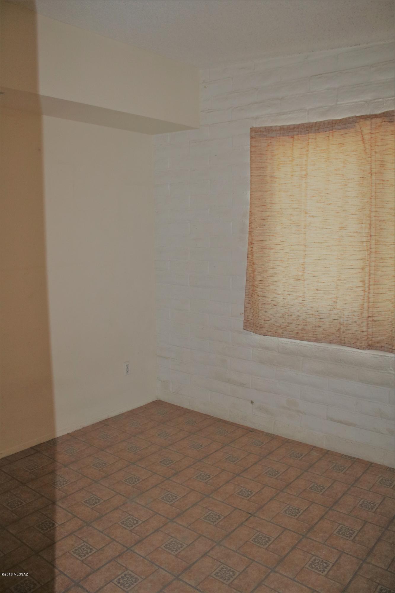 Mission Manor NO. 5 - Residential