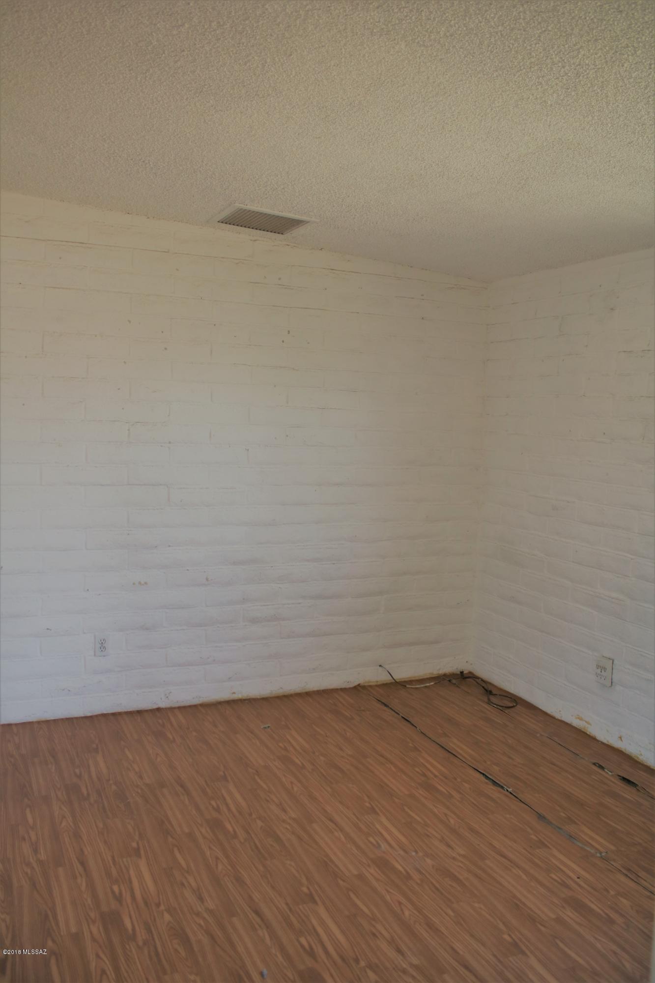 Mission Manor NO. 5 - Residential