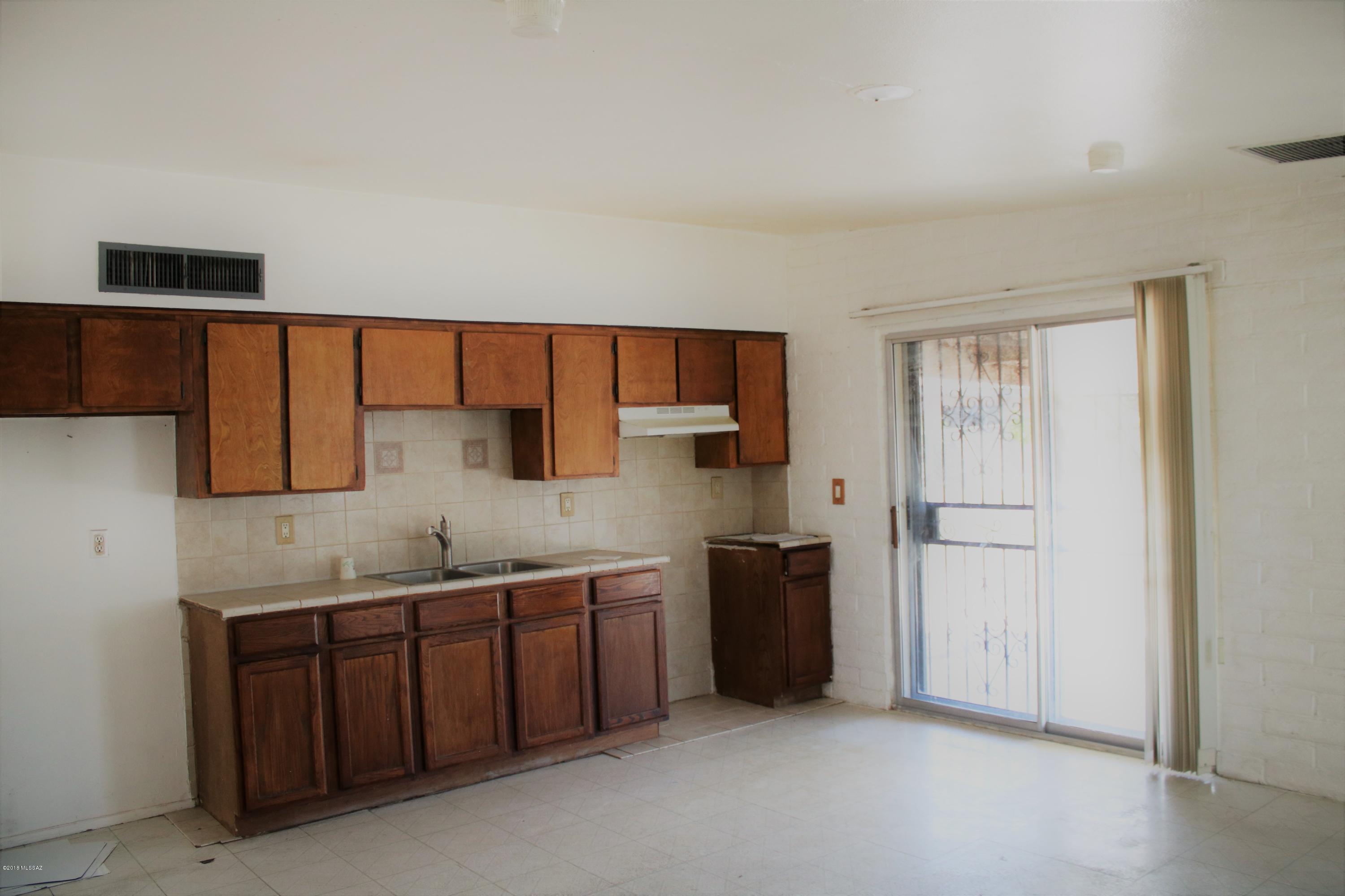 Mission Manor NO. 5 - Residential