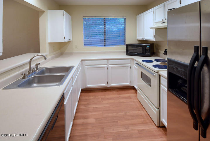 Country Club(1-221) - Residential Lease