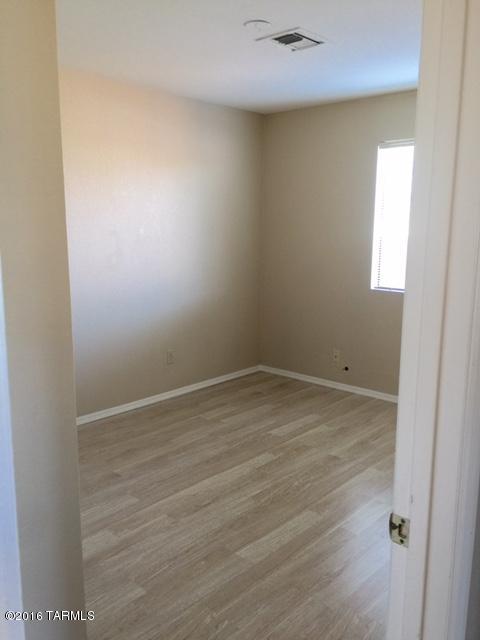 Country Club(1-221) - Residential Lease