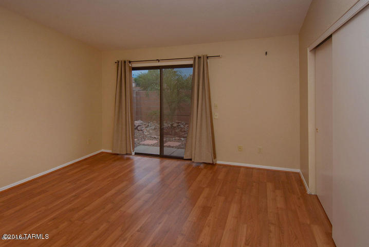 Country Club(1-221) - Residential Lease
