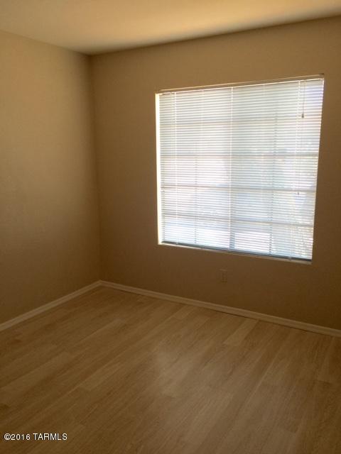 Country Club(1-221) - Residential Lease