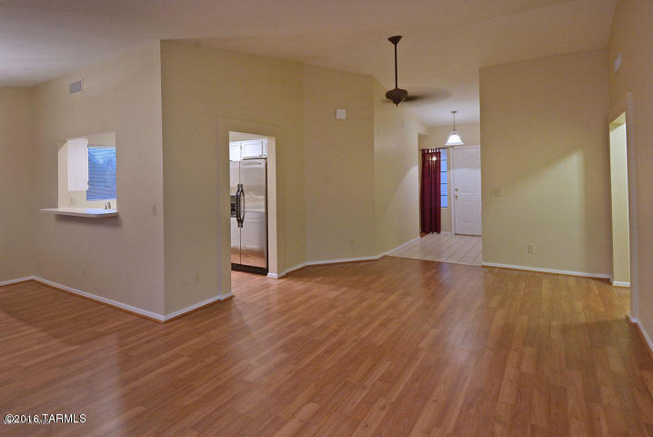 Country Club(1-221) - Residential Lease