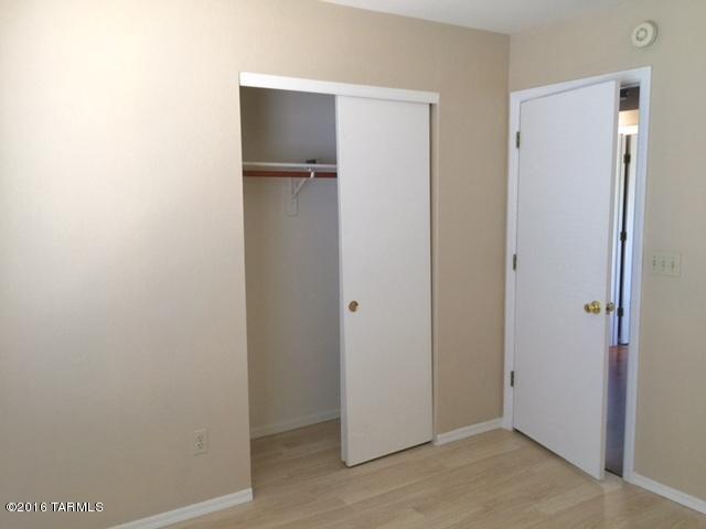 Country Club(1-221) - Residential Lease