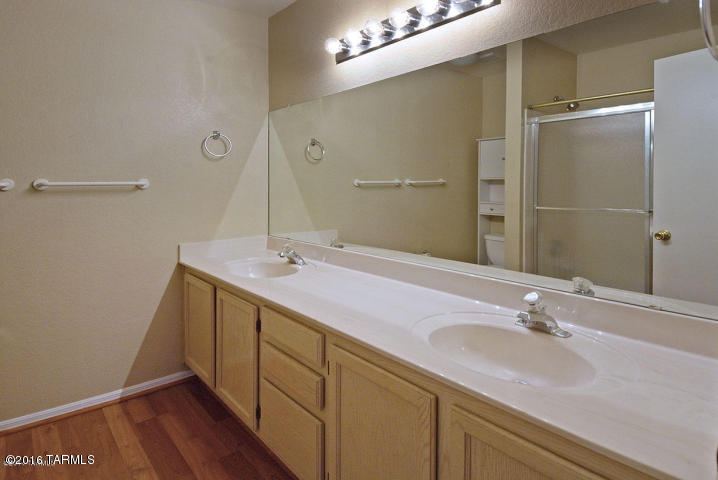Country Club(1-221) - Residential Lease