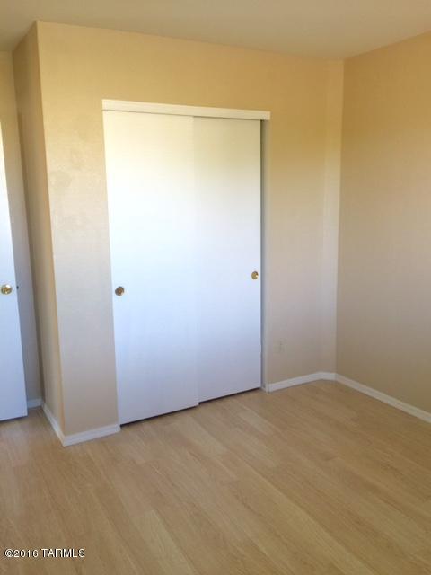 Country Club(1-221) - Residential Lease