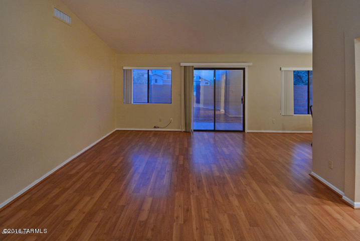 Country Club(1-221) - Residential Lease