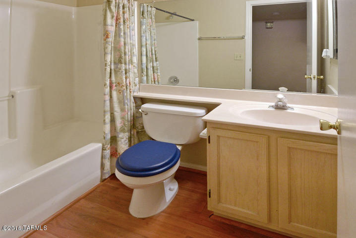 Country Club(1-221) - Residential Lease