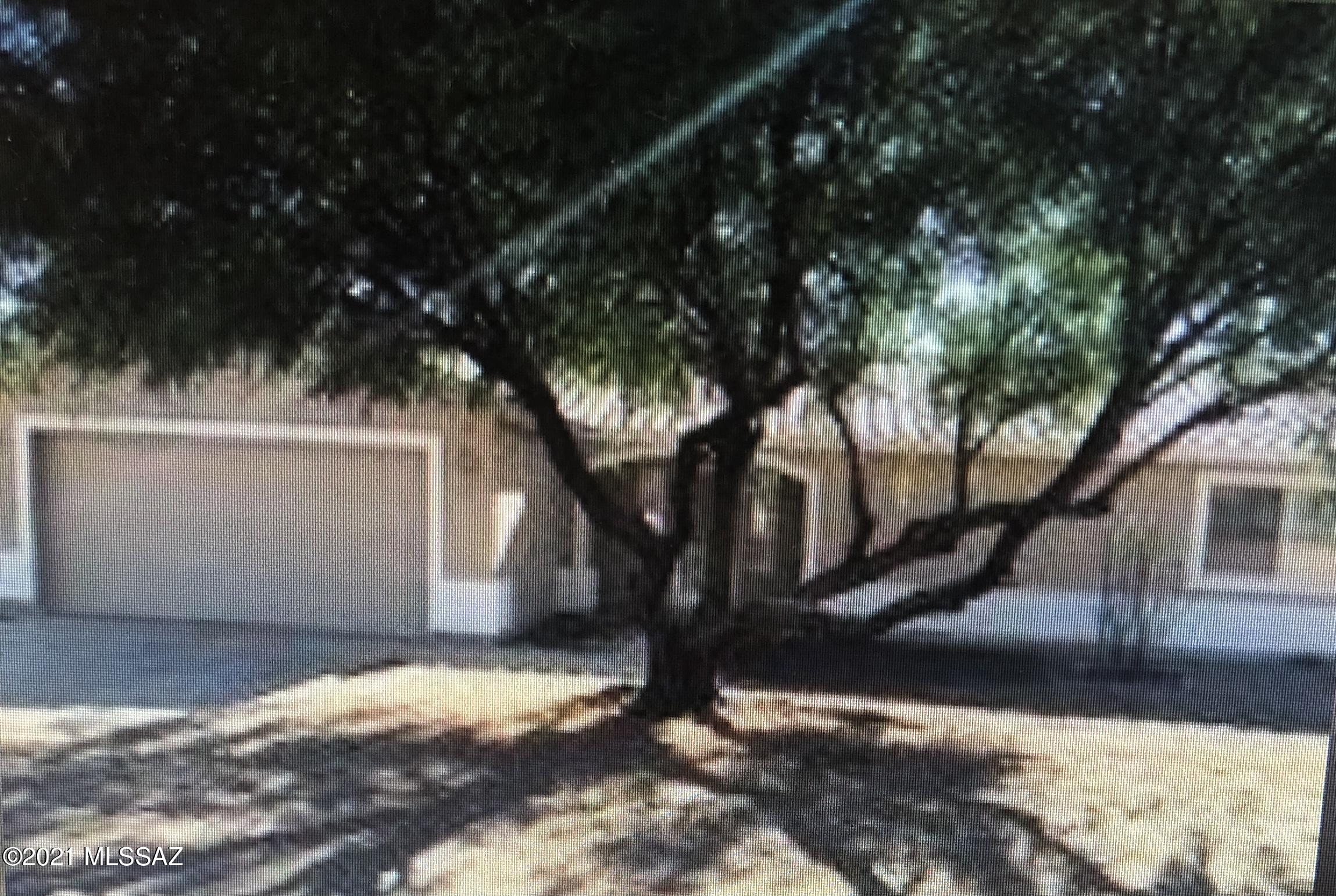 This nice 3/BR 2/BA corner lot home features a spacious kitchen opening up to the living room area. laminate flooring, walking closets and much more. This home won't last!