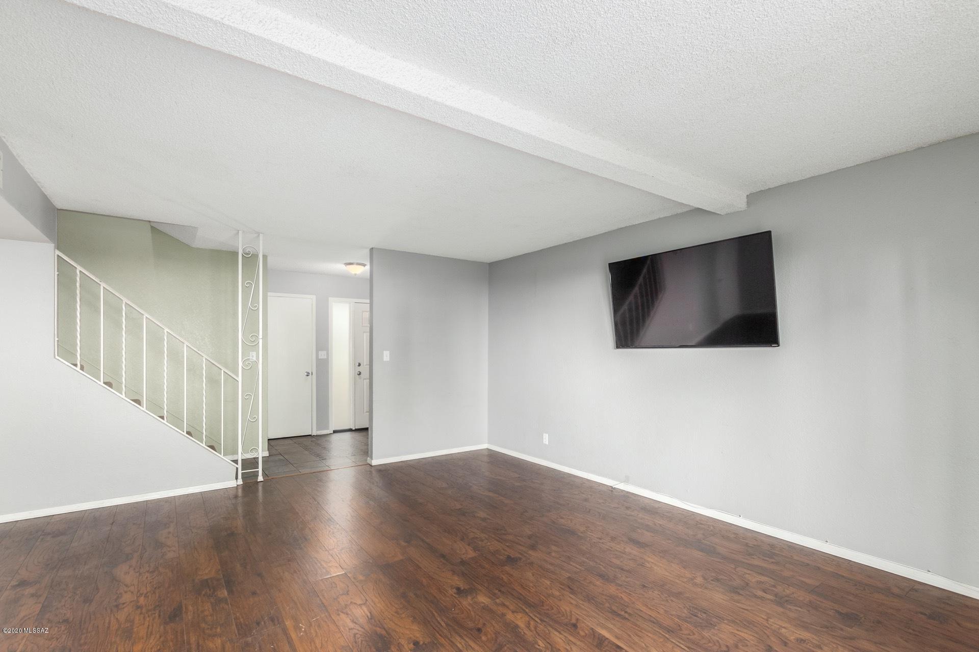 Valle Cereza (1-59) - Residential