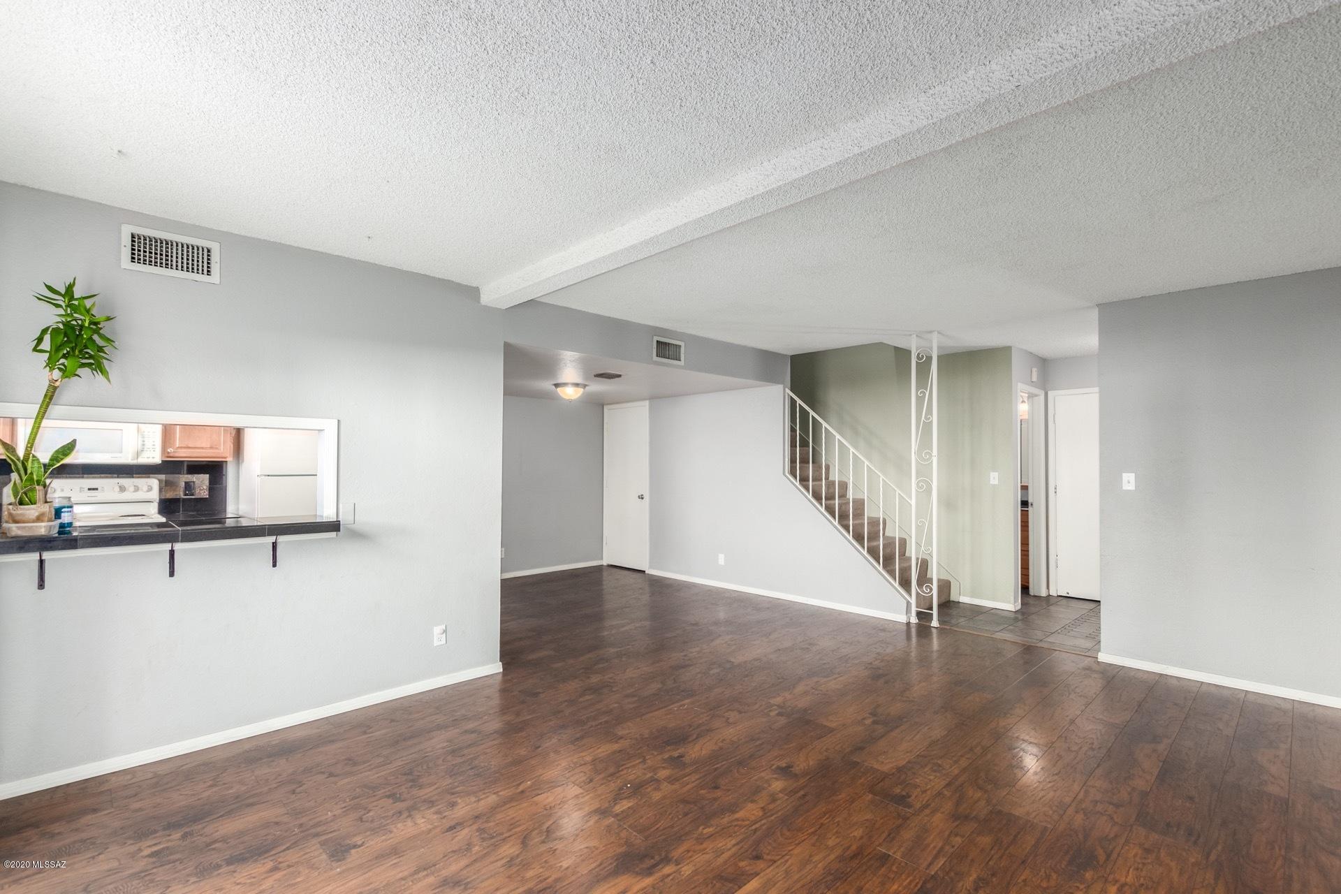 Valle Cereza (1-59) - Residential