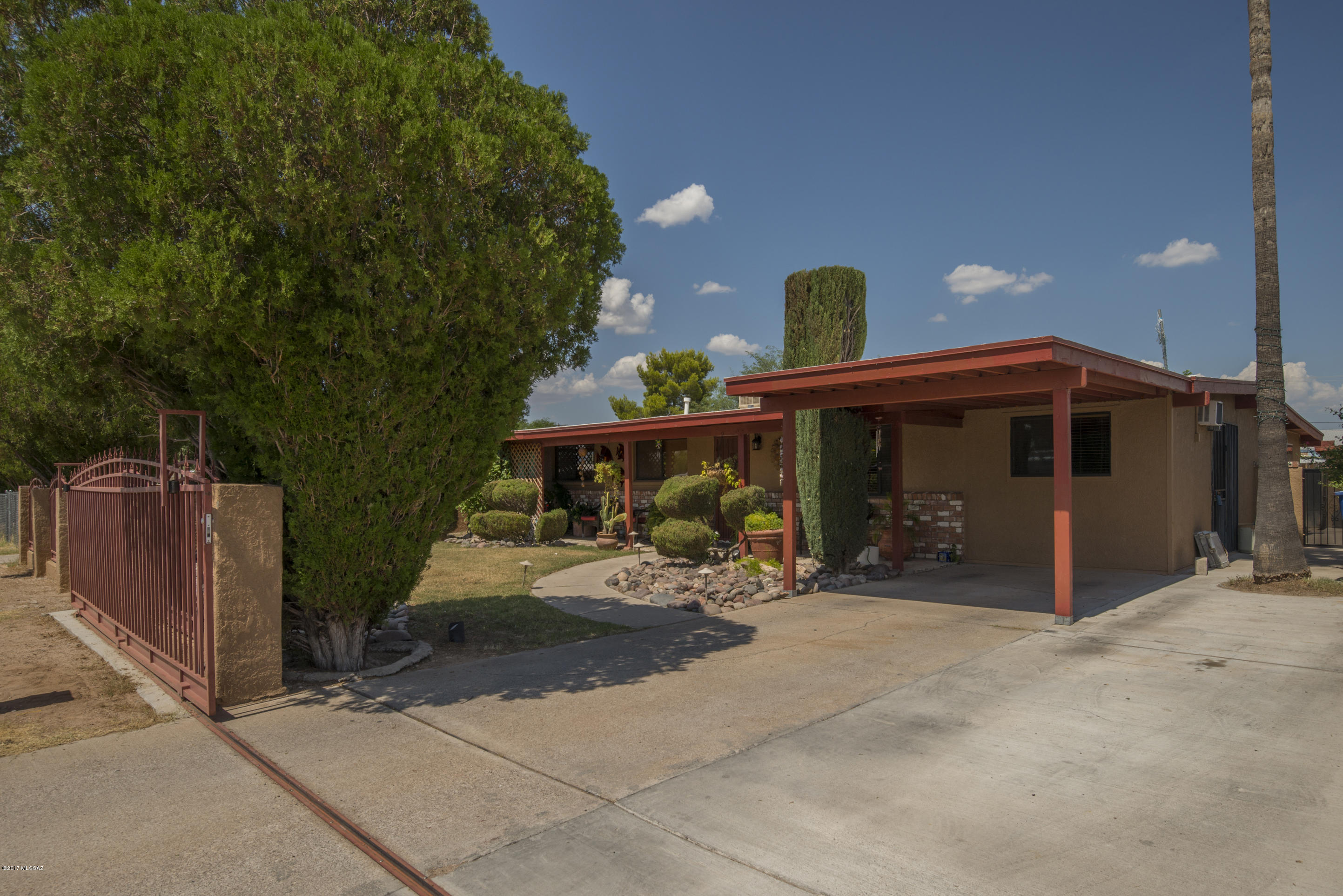 Absolutely beautiful! Totally remodeled with new kitchen cabinets, granite counters, new appliances, tile floors. This home has central air, new bathrooms an extra family room. Did I mention the fabulous covered patio/party room and storage building. Wow!