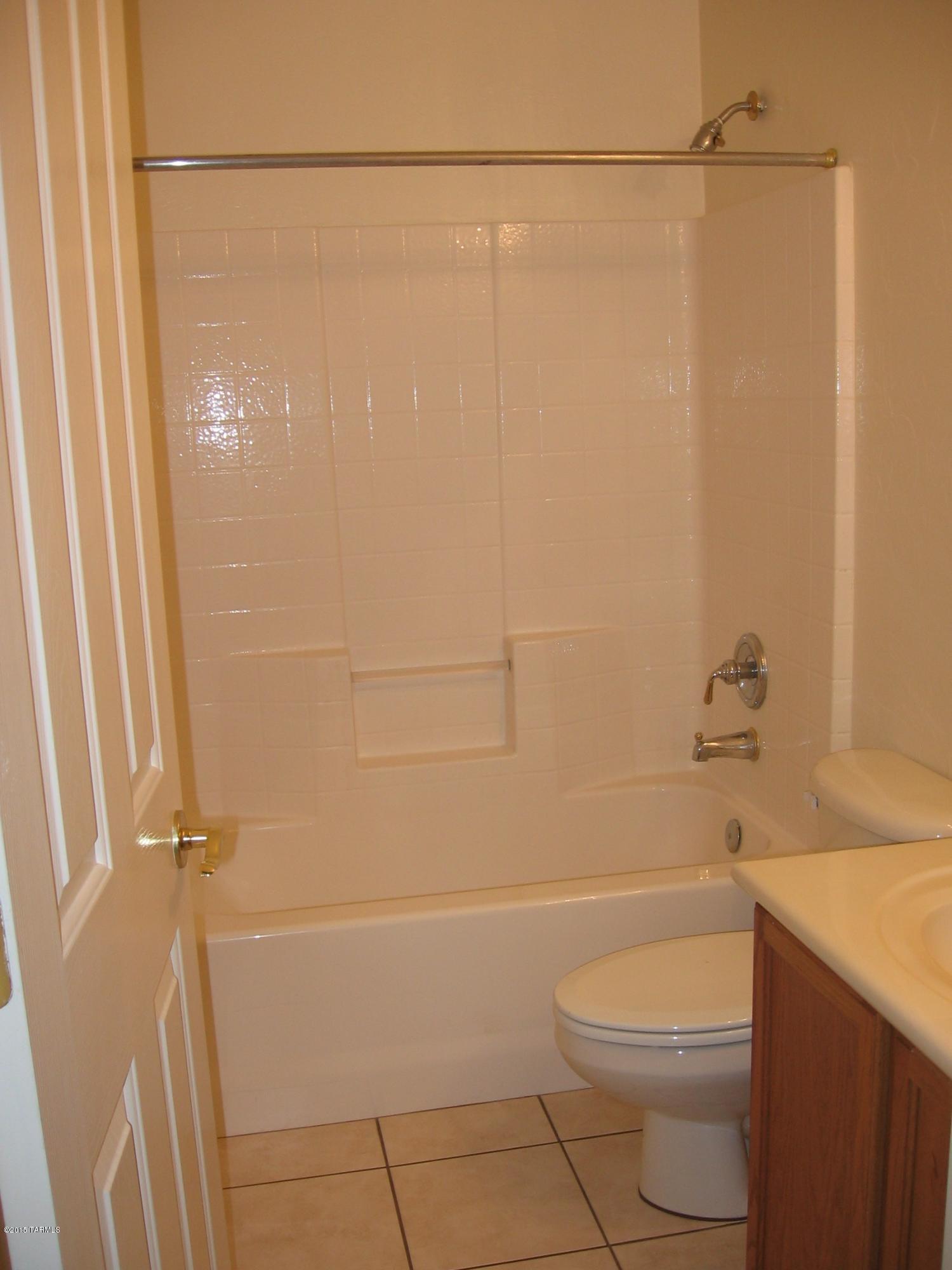 Hacienda Del Rio (1-118) - Residential Lease