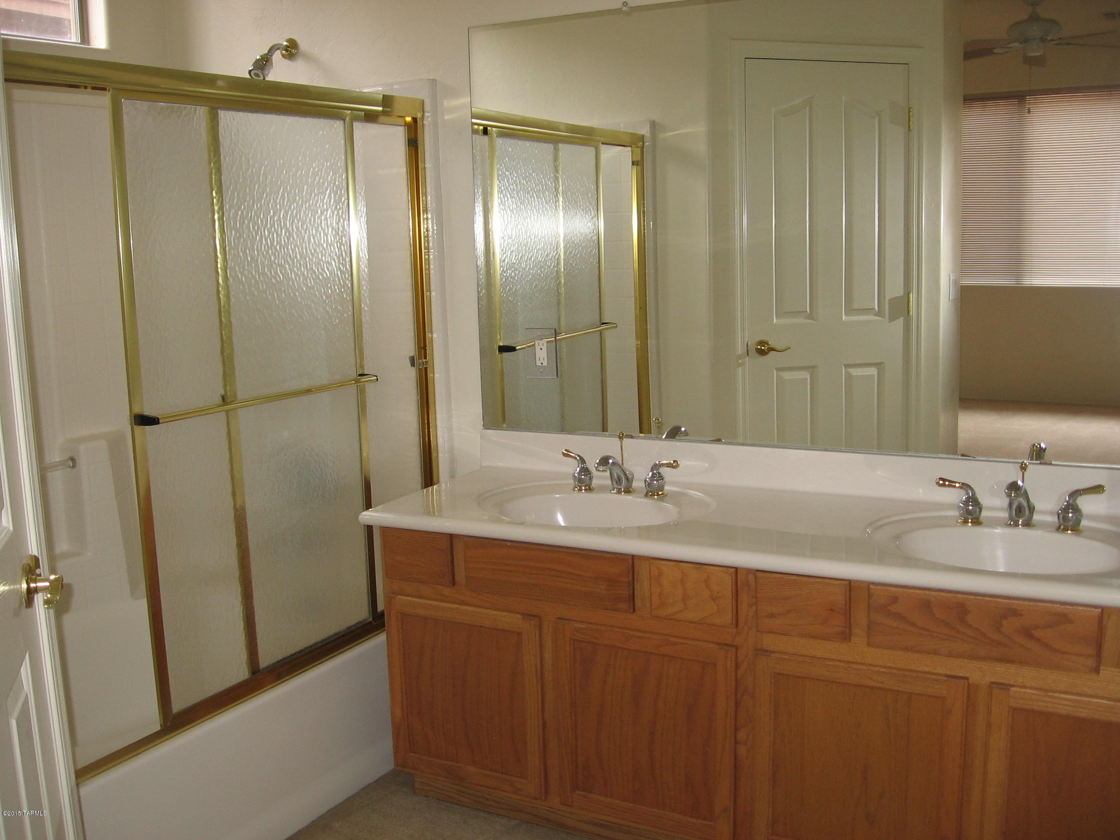 Hacienda Del Rio (1-118) - Residential Lease