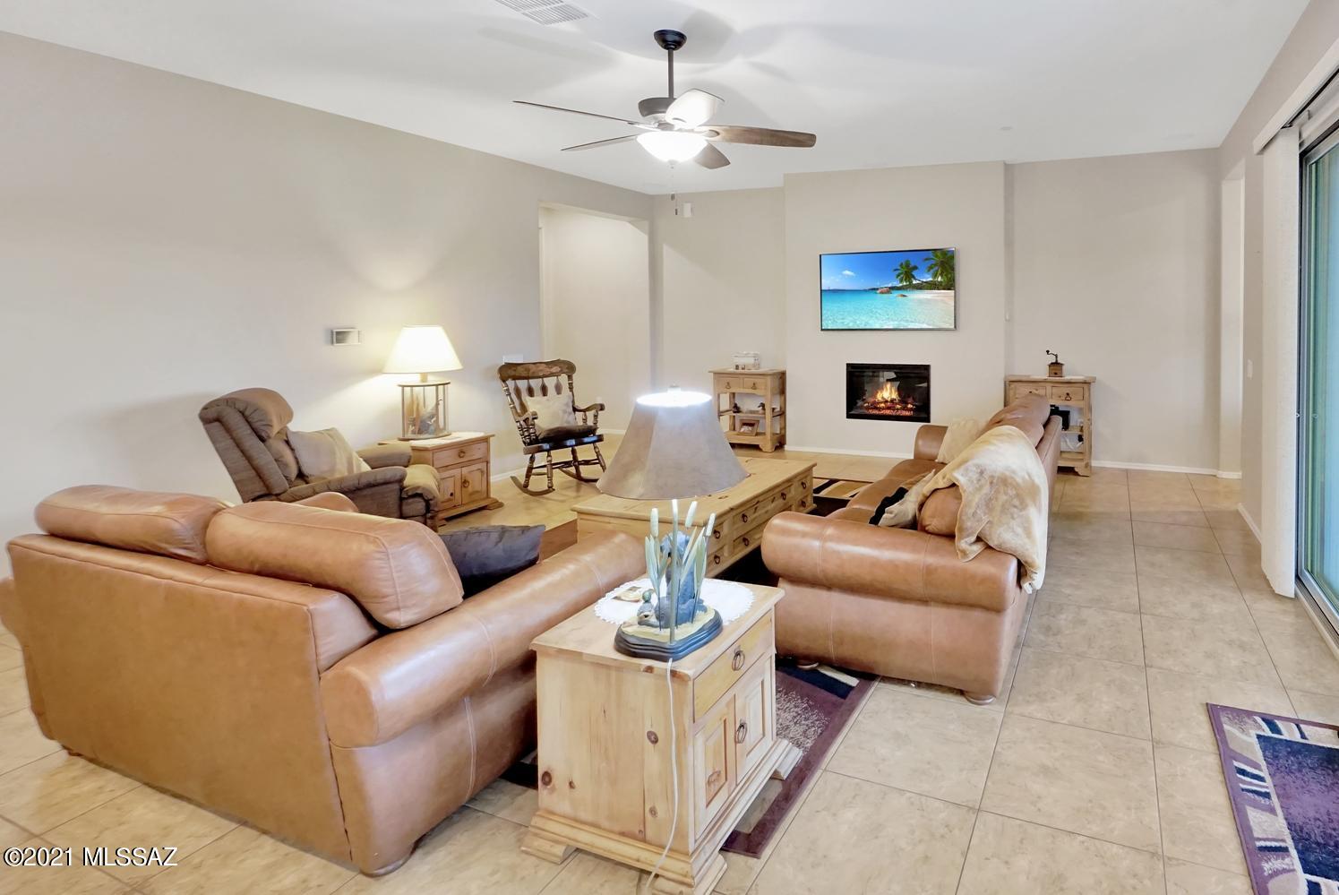 Silverbell West R-10 SQ20140800103 - Residential