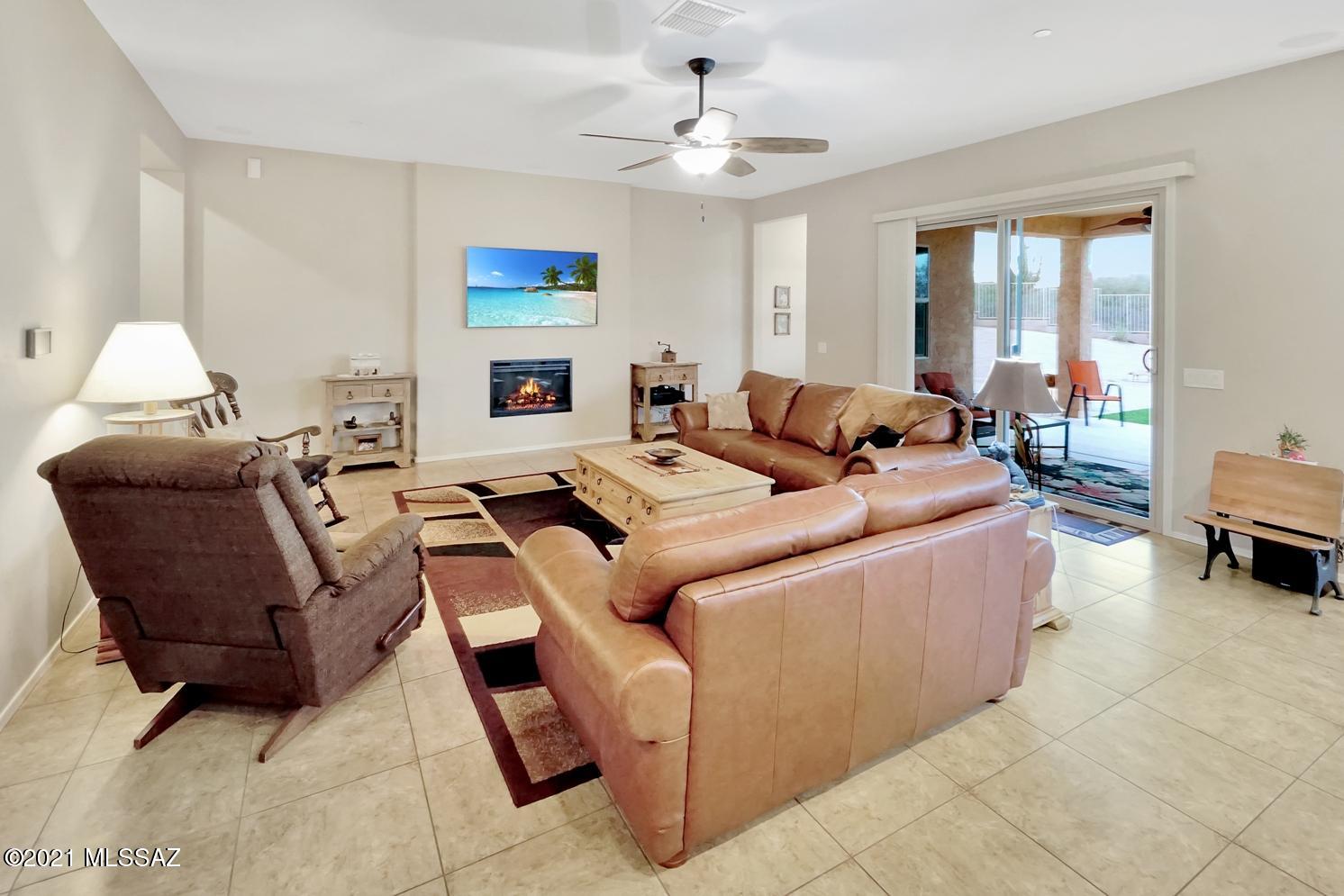 Silverbell West R-10 SQ20140800103 - Residential