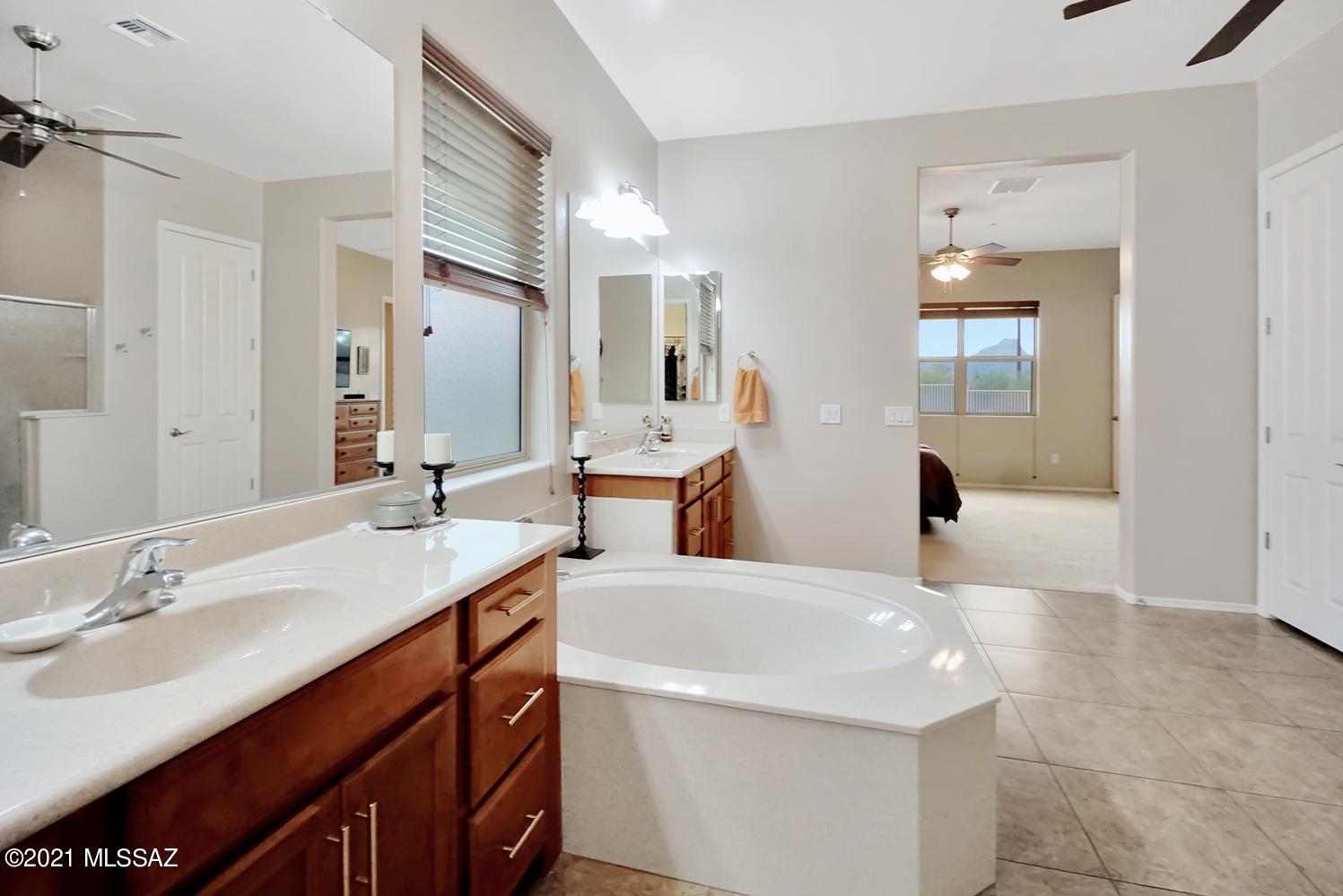 Silverbell West R-10 SQ20140800103 - Residential