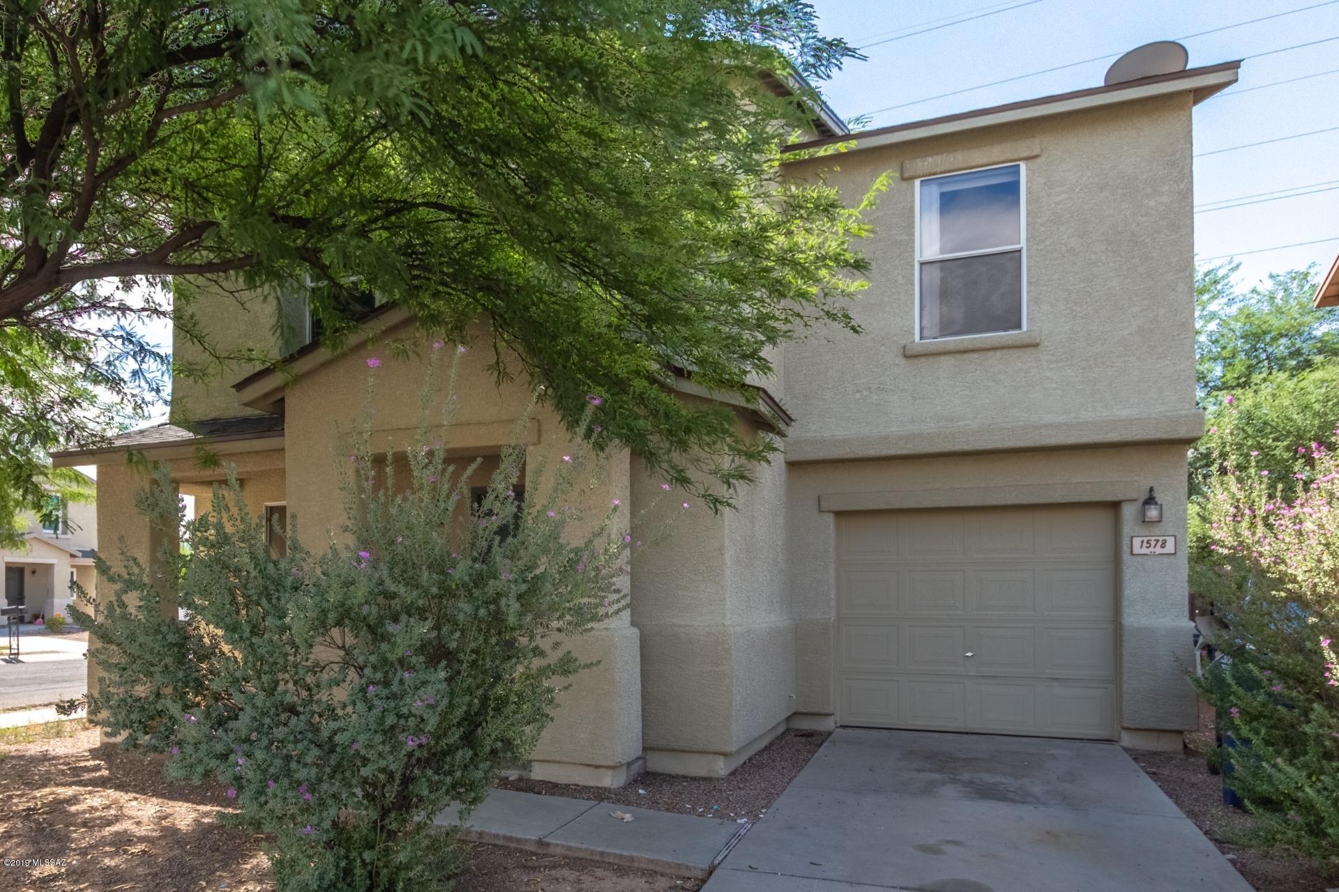 A nice, move in ready  single family 2 story home , on a corner lot. Open and airy layout, kitchen has whitewashed cabinetry with white appliances. Upstairs, all 3 bedrooms,with an open loft . Backyard is spacious and is ready for your personal touches.