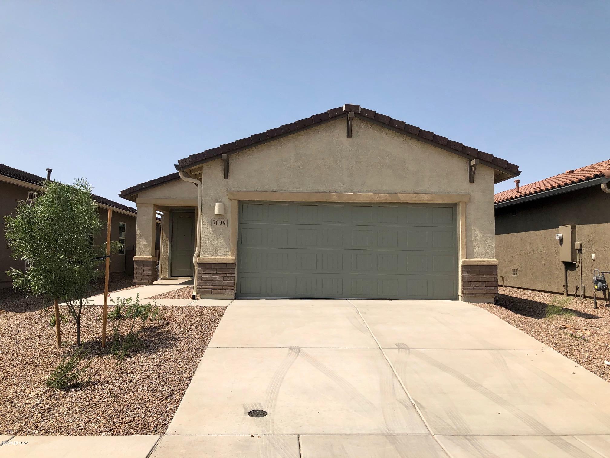 La Estancia De Tucson (1-330) - Residential Lease