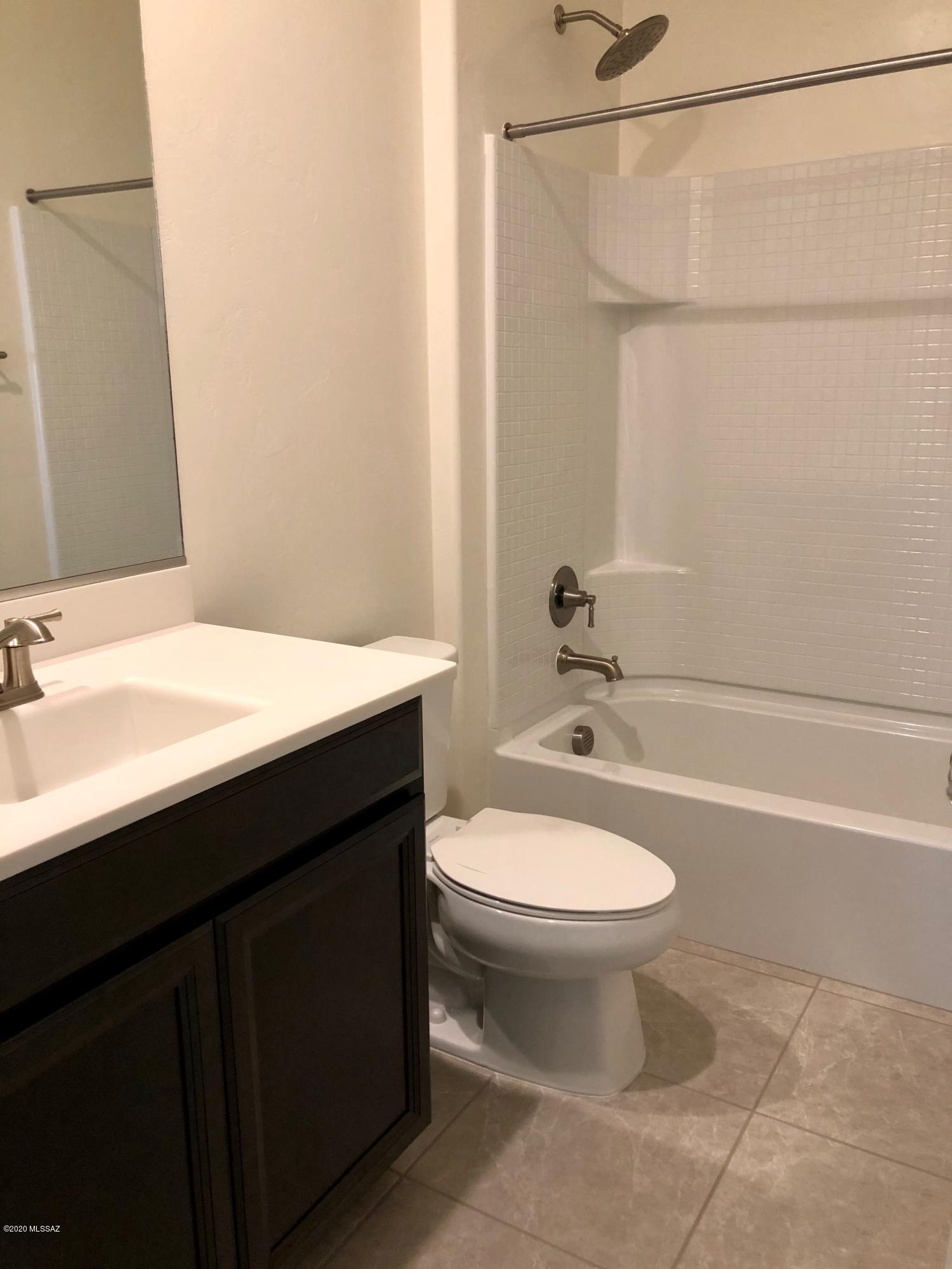 La Estancia De Tucson (1-330) - Residential Lease