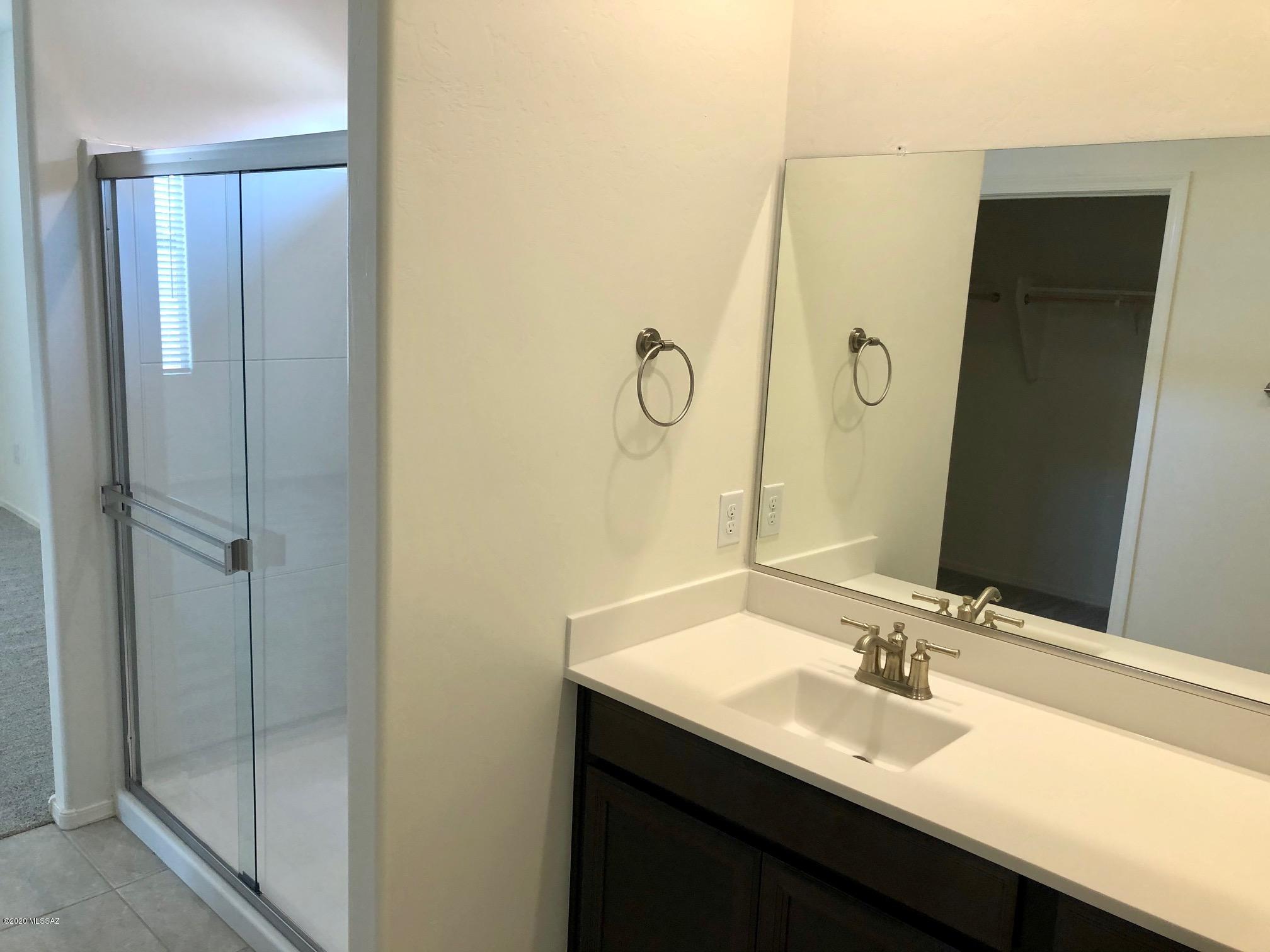 La Estancia De Tucson (1-330) - Residential Lease