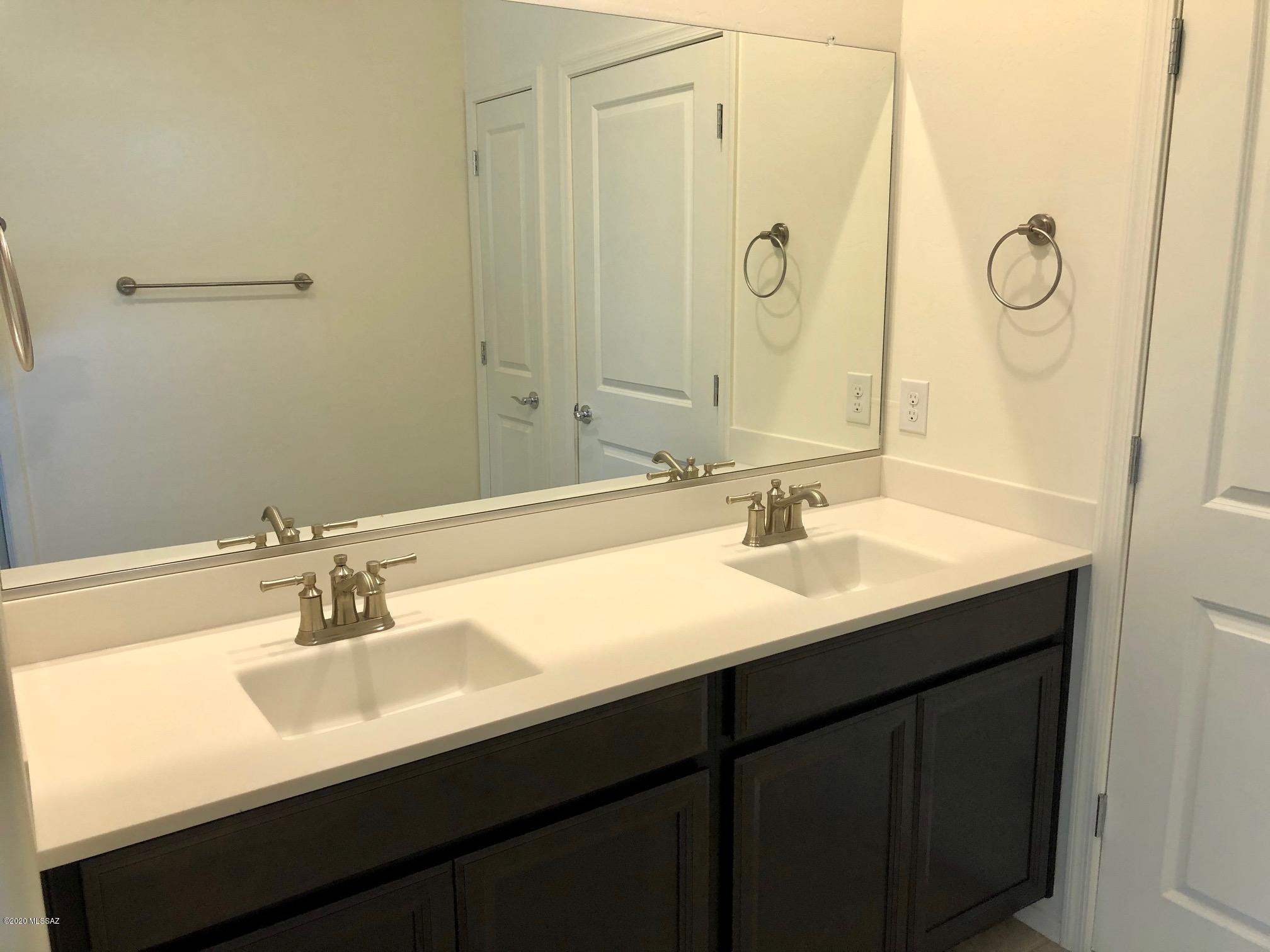 La Estancia De Tucson (1-330) - Residential Lease