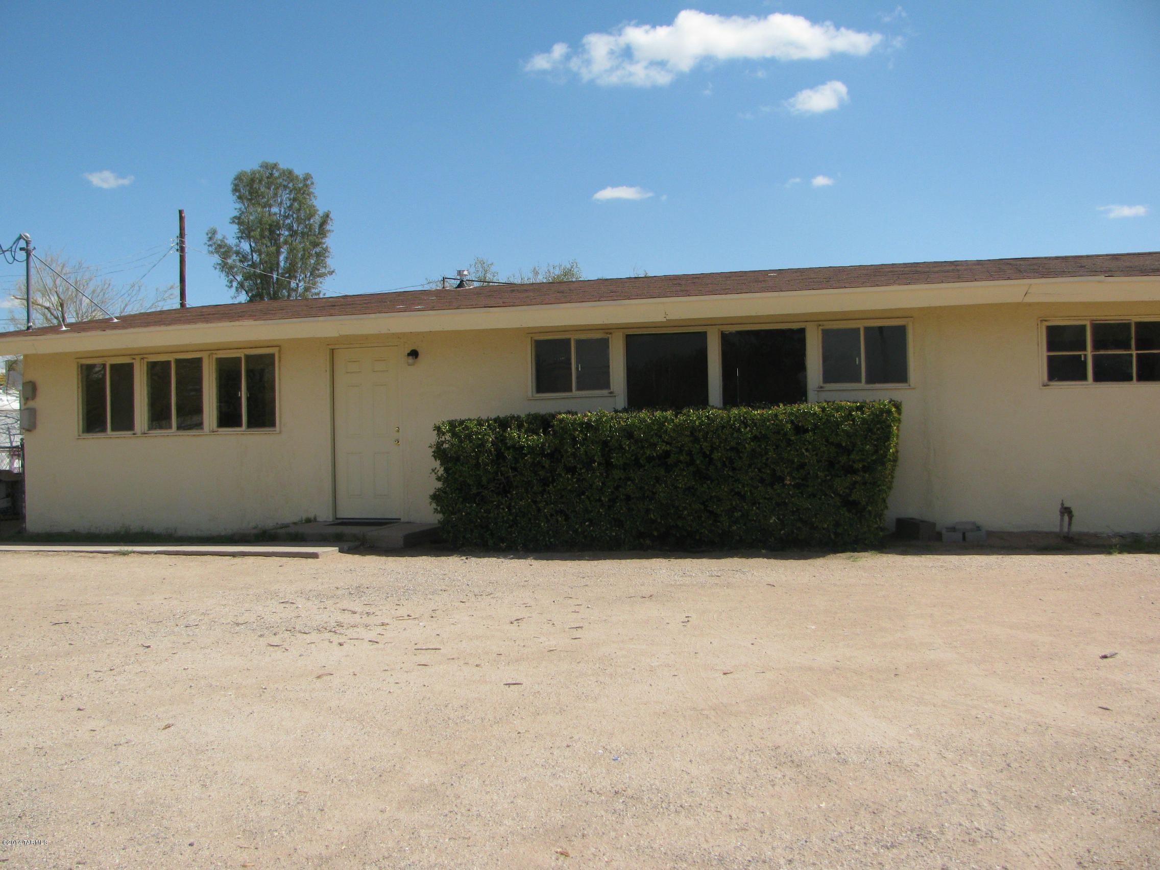 Spacious 3 bedroom 2 bath home with den / sitting room off the master bedroom.  Light, bright and open living area, split bedrooms, washer and dryer hook ups.  Large fenced yard.

$300 per pet refundable deposit.  Some dog breeds not accepted.
