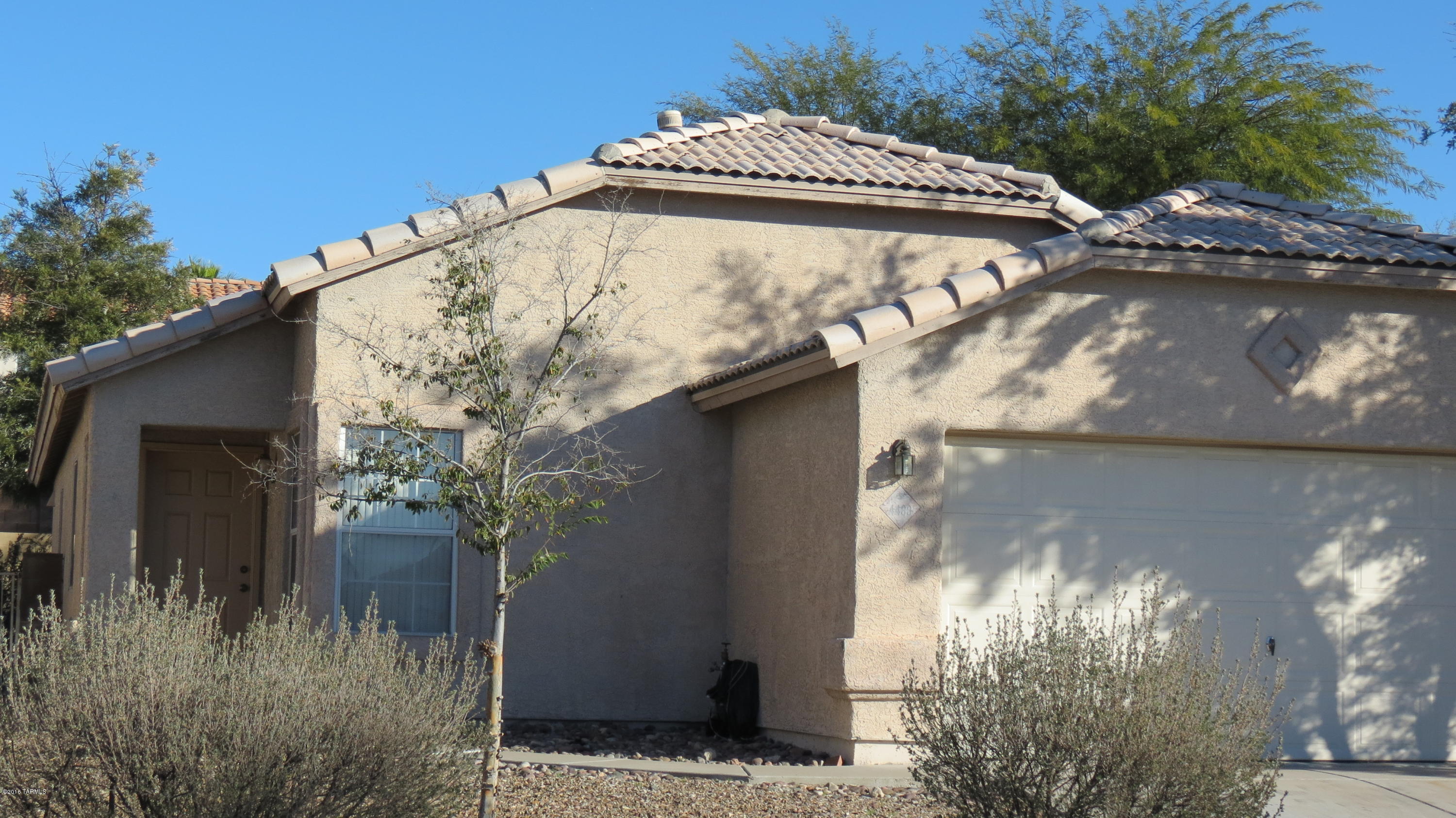 Very nice 4 bedroom 2 bath home, this home offers great room floor plan, split bedrooms also, very spacious rooms throughout the home, tile and wood flooring throughout the home, 2 car garage, covered patio. This home will be clean and ready 02/23/2017