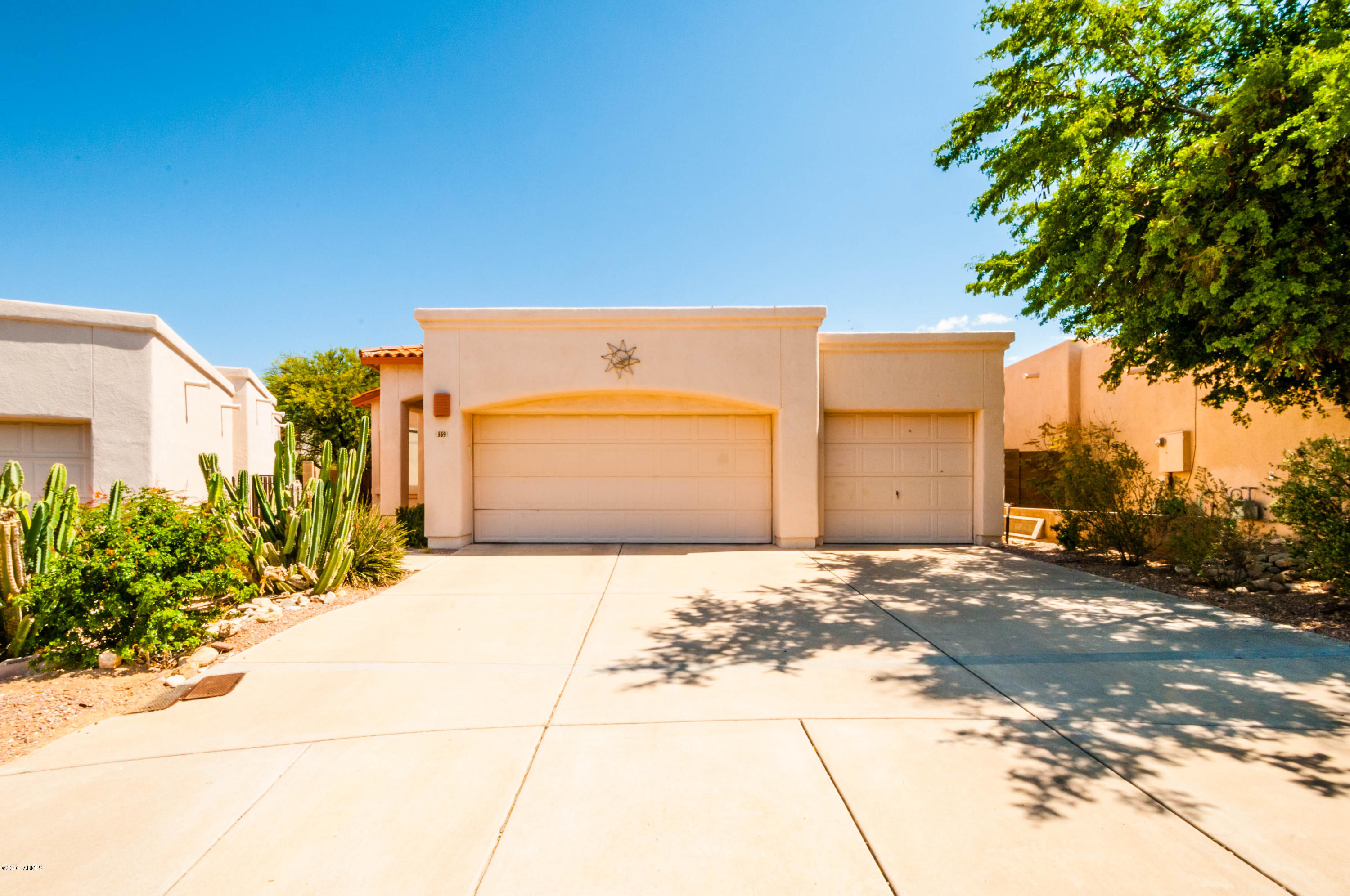 Open floor plan with vaulted ceilings, located in a desirable foothills community. Tile floors throughout and laminate floors in the bedroom areas. This 3 bedroom/2bath plus a den and a 3-car garage gives plenty of room. The large master retreat offers a deep master closet, and separate tub and shower. The den/office could be used as a 4th bedroom. Relax in the community pool while enjoy the mountain views. A privacy backyard in your fully covered backyard patio with built-in BBQ. This brilliant home is located quietly at the end of cul-de-sac. Priced to sell.